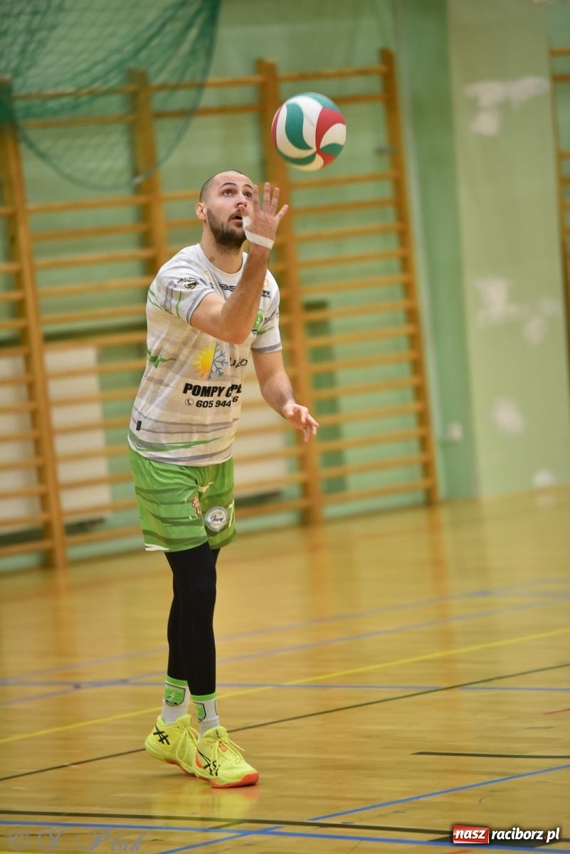 Zdjęcie w galerii na portalu naszraciborz.pl: Siatkarska remontada w hali OSiR. KS Racibórz odwrócił losy meczu z Olimpią Włodowice [FOTO i WIDEO] wiadomości z regionu