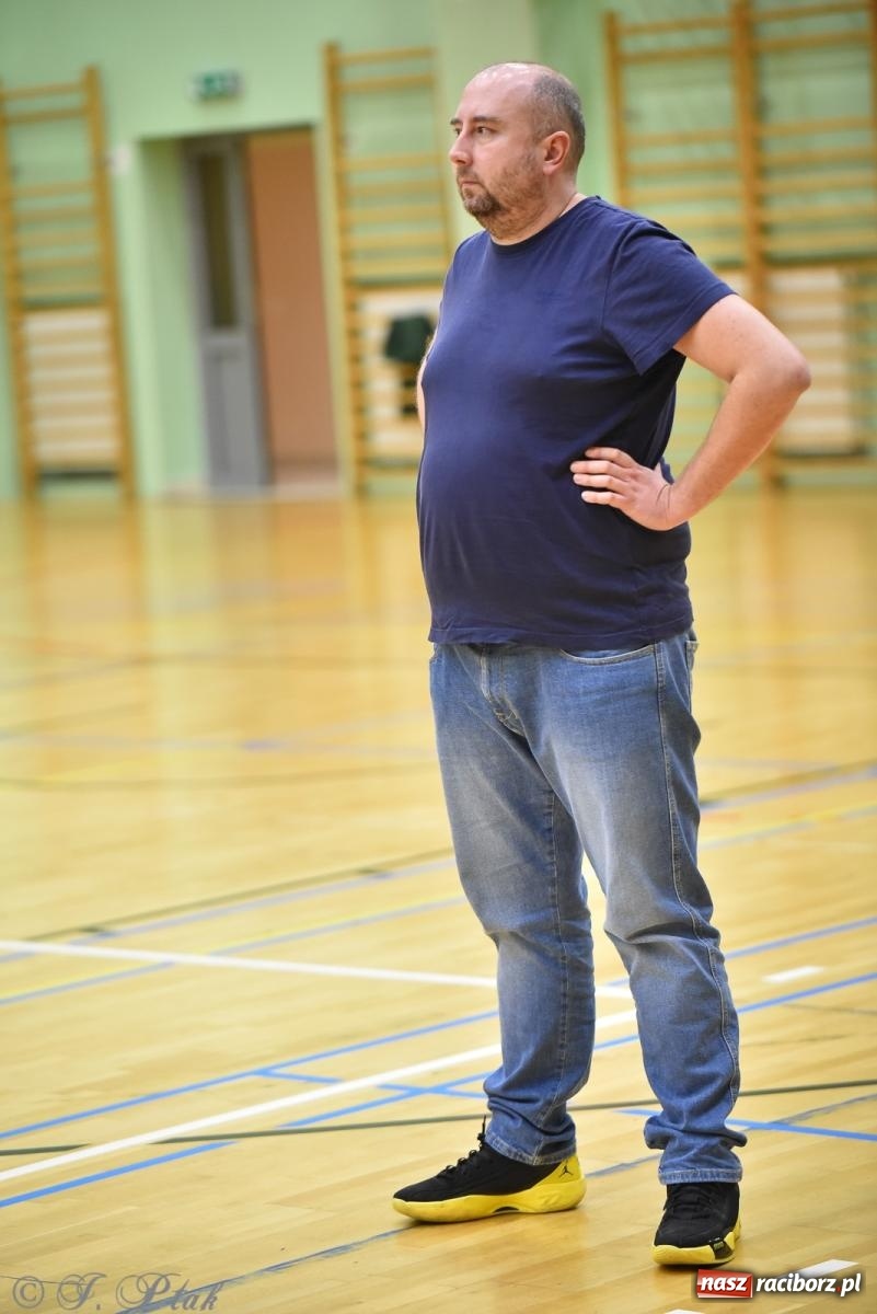 Zdjęcie w galerii na portalu naszraciborz.pl: Siatkarska remontada w hali OSiR. KS Racibórz odwrócił losy meczu z Olimpią Włodowice [FOTO i WIDEO] wiadomości z regionu