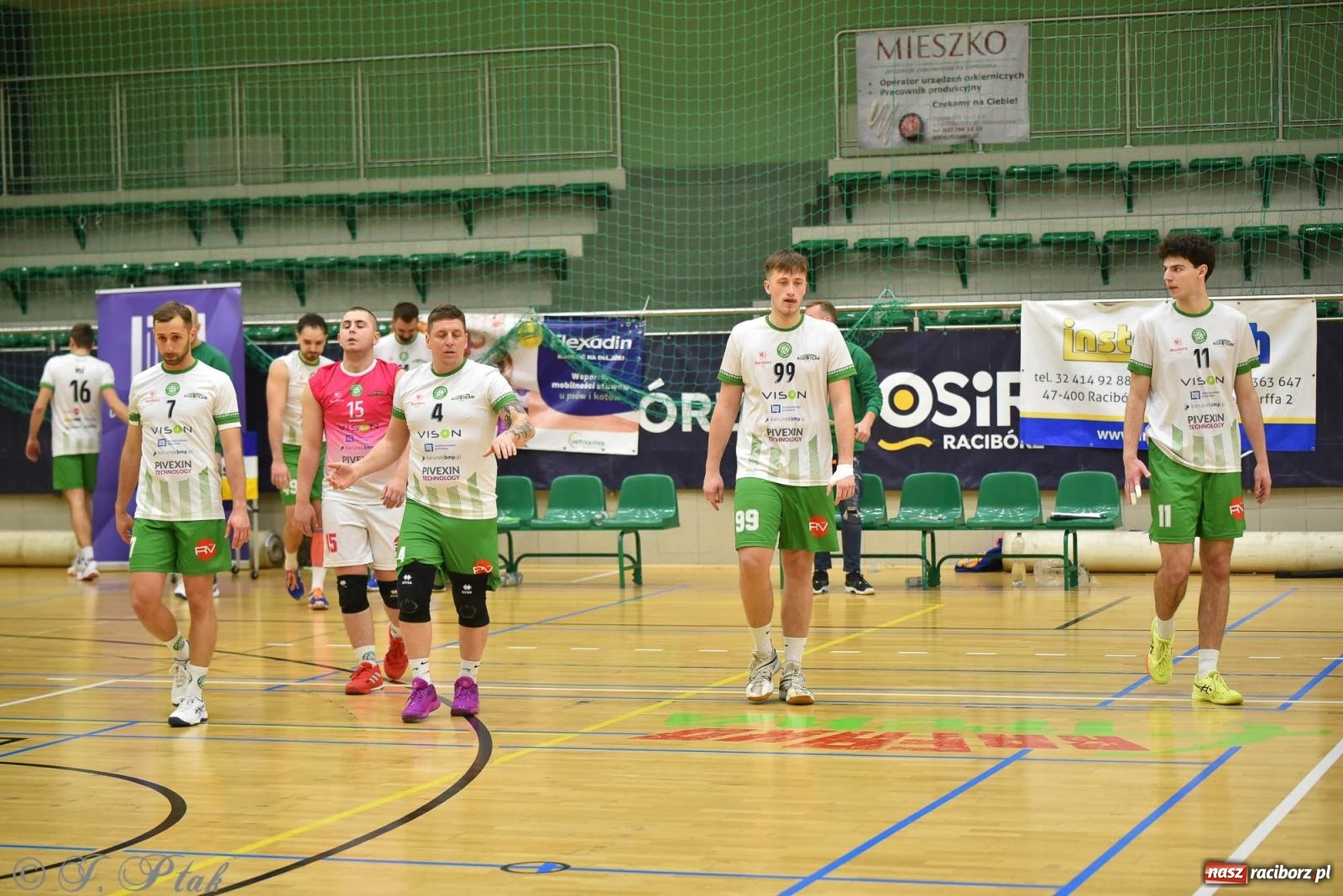 Zdjęcie w galerii na portalu naszraciborz.pl: Siatkarska remontada w hali OSiR. KS Racibórz odwrócił losy meczu z Olimpią Włodowice [FOTO i WIDEO] wiadomości z regionu