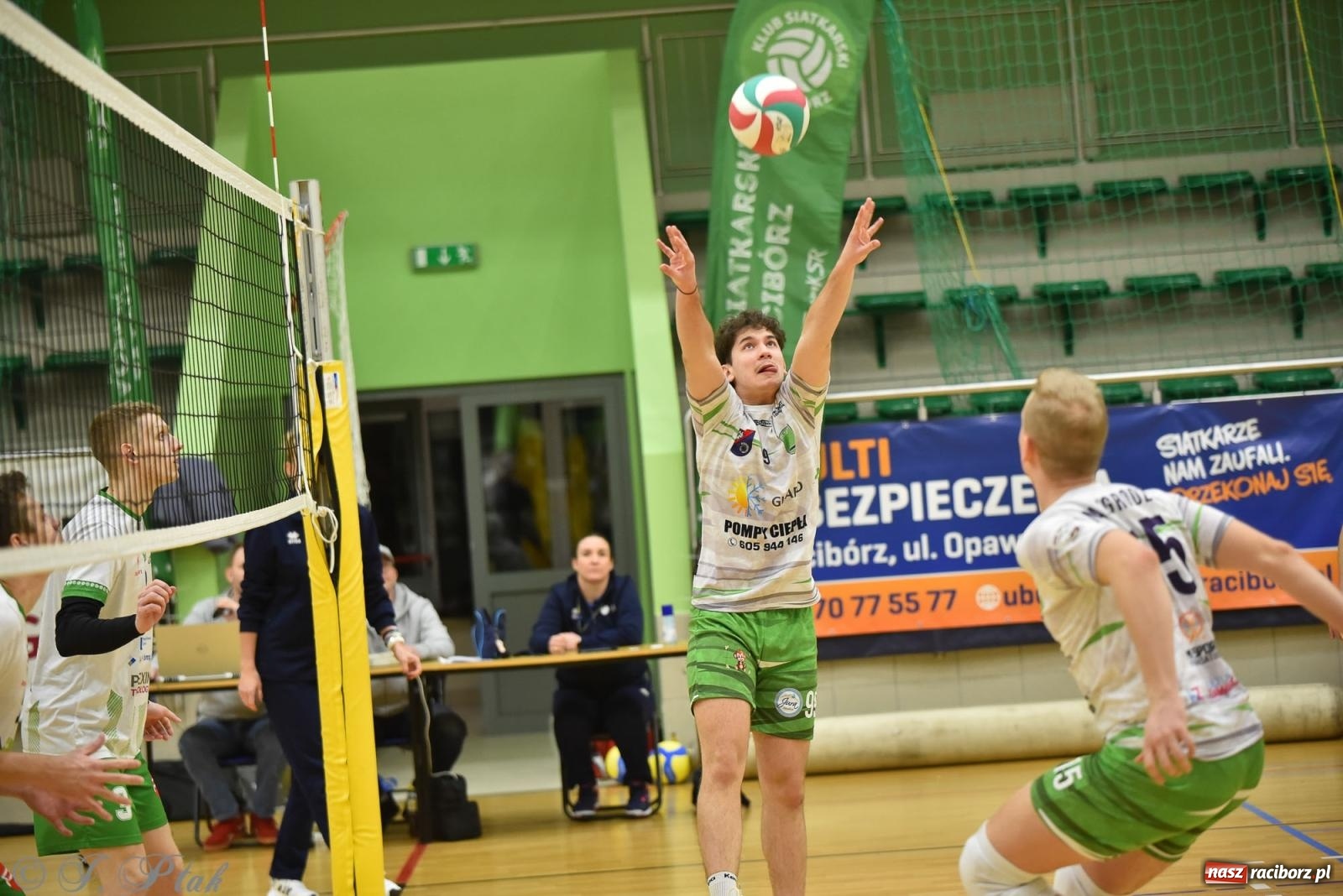 Zdjęcie w galerii na portalu naszraciborz.pl: Siatkarska remontada w hali OSiR. KS Racibórz odwrócił losy meczu z Olimpią Włodowice [FOTO i WIDEO] wiadomości z regionu