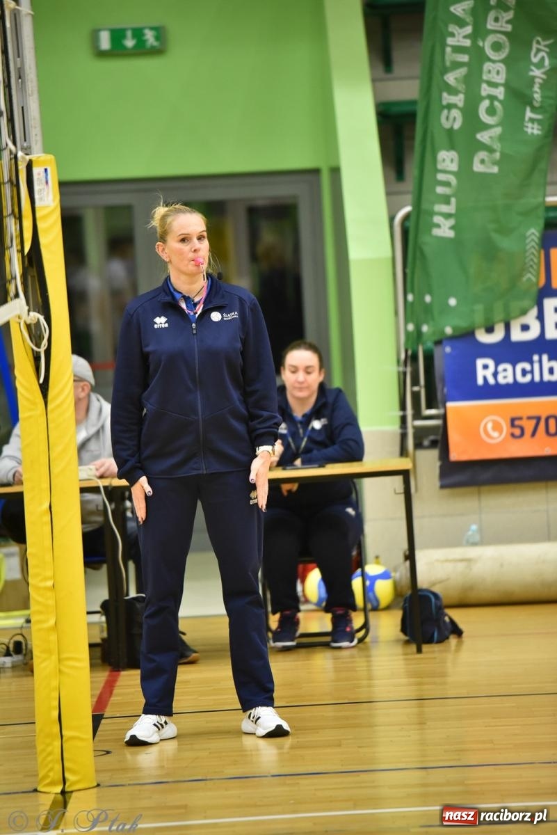 Zdjęcie w galerii na portalu naszraciborz.pl: Siatkarska remontada w hali OSiR. KS Racibórz odwrócił losy meczu z Olimpią Włodowice [FOTO i WIDEO] wiadomości z regionu