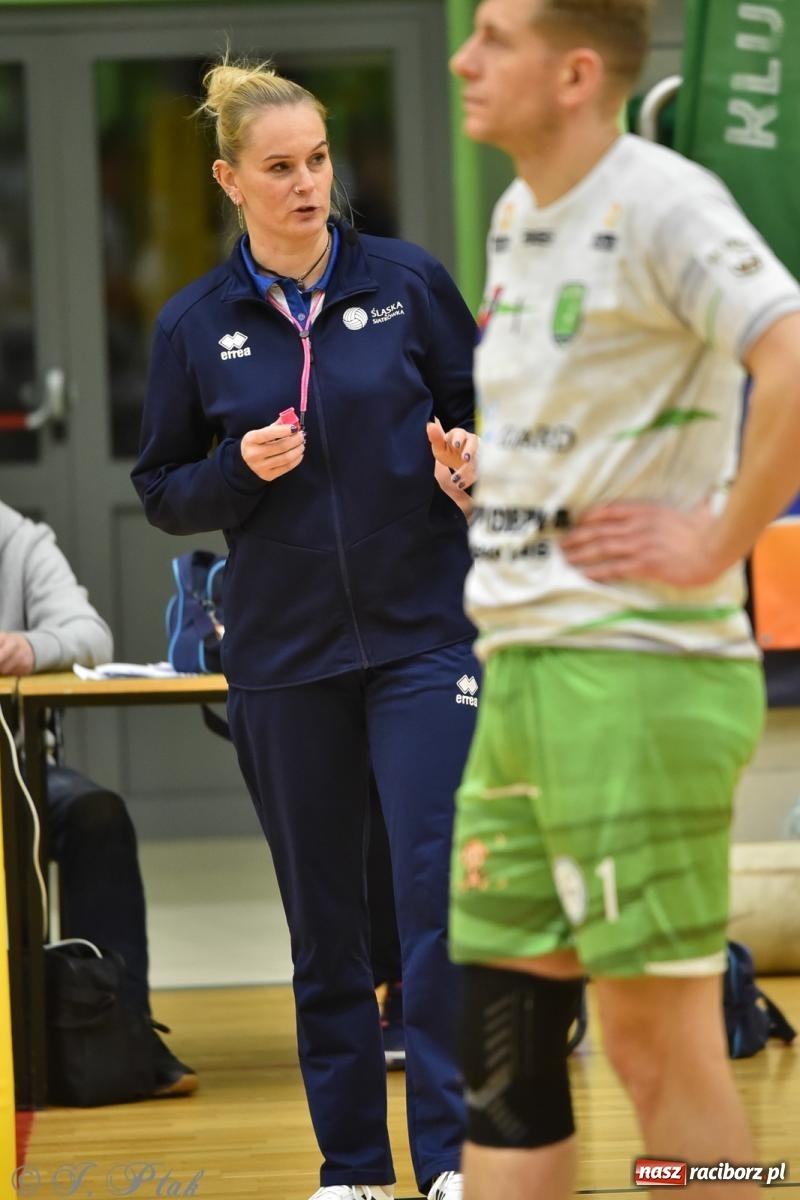Zdjęcie w galerii na portalu naszraciborz.pl: Siatkarska remontada w hali OSiR. KS Racibórz odwrócił losy meczu z Olimpią Włodowice [FOTO i WIDEO] wiadomości z regionu