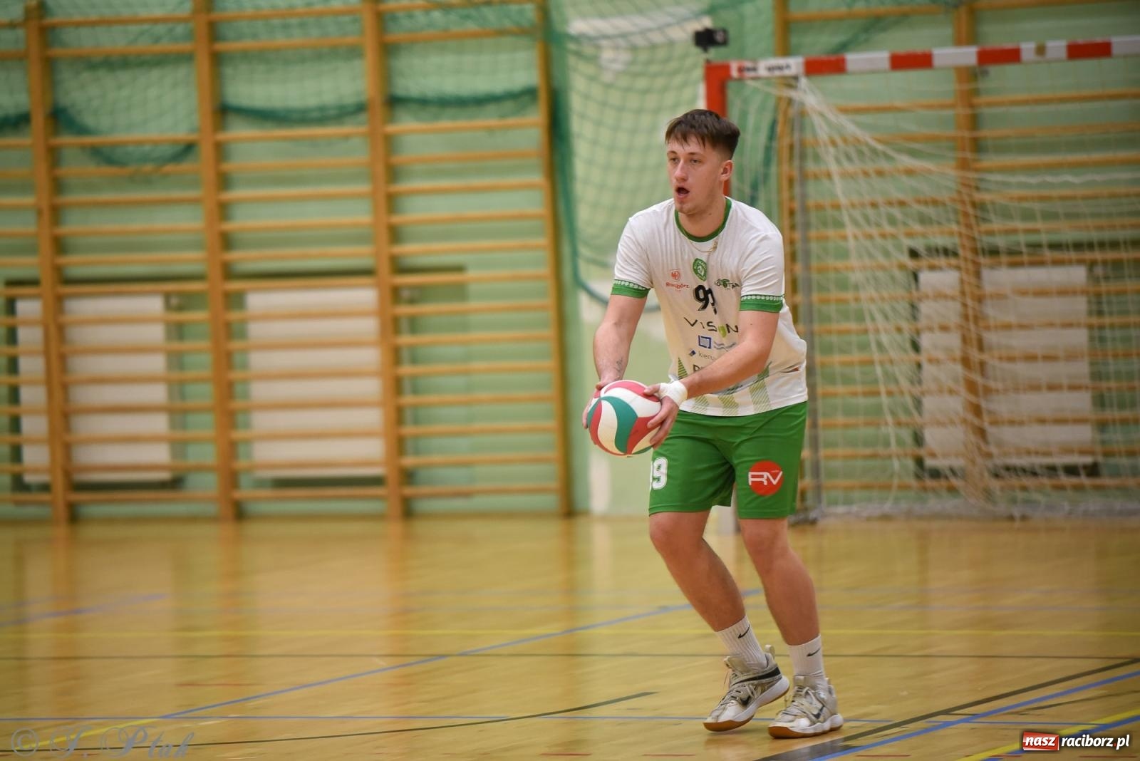 Zdjęcie w galerii na portalu naszraciborz.pl: Siatkarska remontada w hali OSiR. KS Racibórz odwrócił losy meczu z Olimpią Włodowice [FOTO i WIDEO] wiadomości z regionu