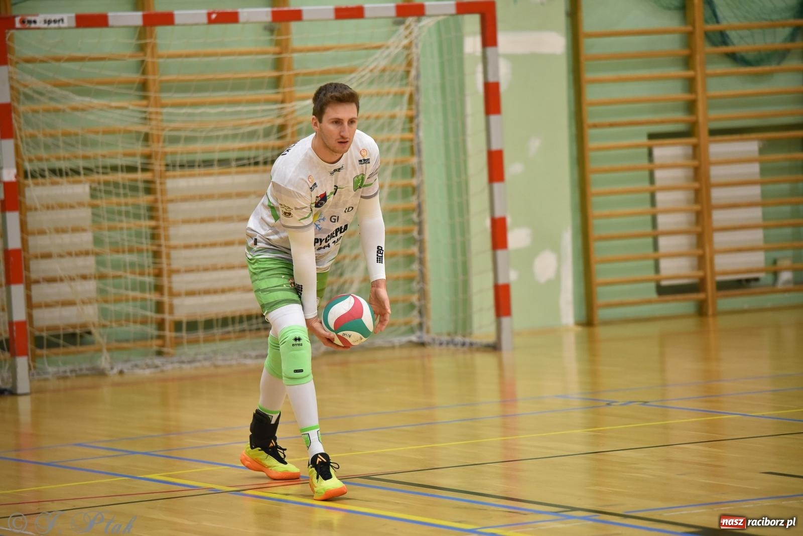 Zdjęcie w galerii na portalu naszraciborz.pl: Siatkarska remontada w hali OSiR. KS Racibórz odwrócił losy meczu z Olimpią Włodowice [FOTO i WIDEO] wiadomości z regionu
