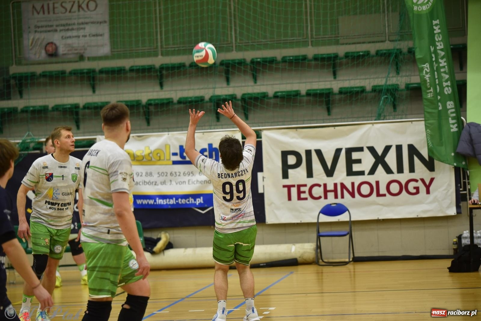 Zdjęcie w galerii na portalu naszraciborz.pl: Siatkarska remontada w hali OSiR. KS Racibórz odwrócił losy meczu z Olimpią Włodowice [FOTO i WIDEO] wiadomości z regionu