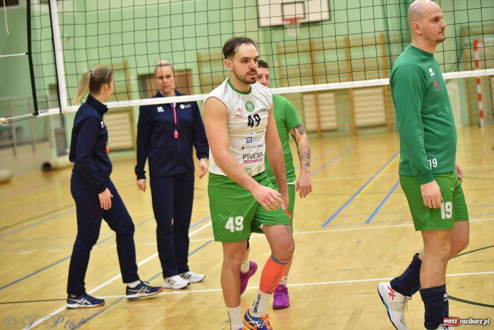 Zdjęcie w galerii na portalu naszraciborz.pl: Siatkarska remontada w hali OSiR. KS Racibórz odwrócił losy meczu z Olimpią Włodowice [FOTO i WIDEO] wiadomości z regionu