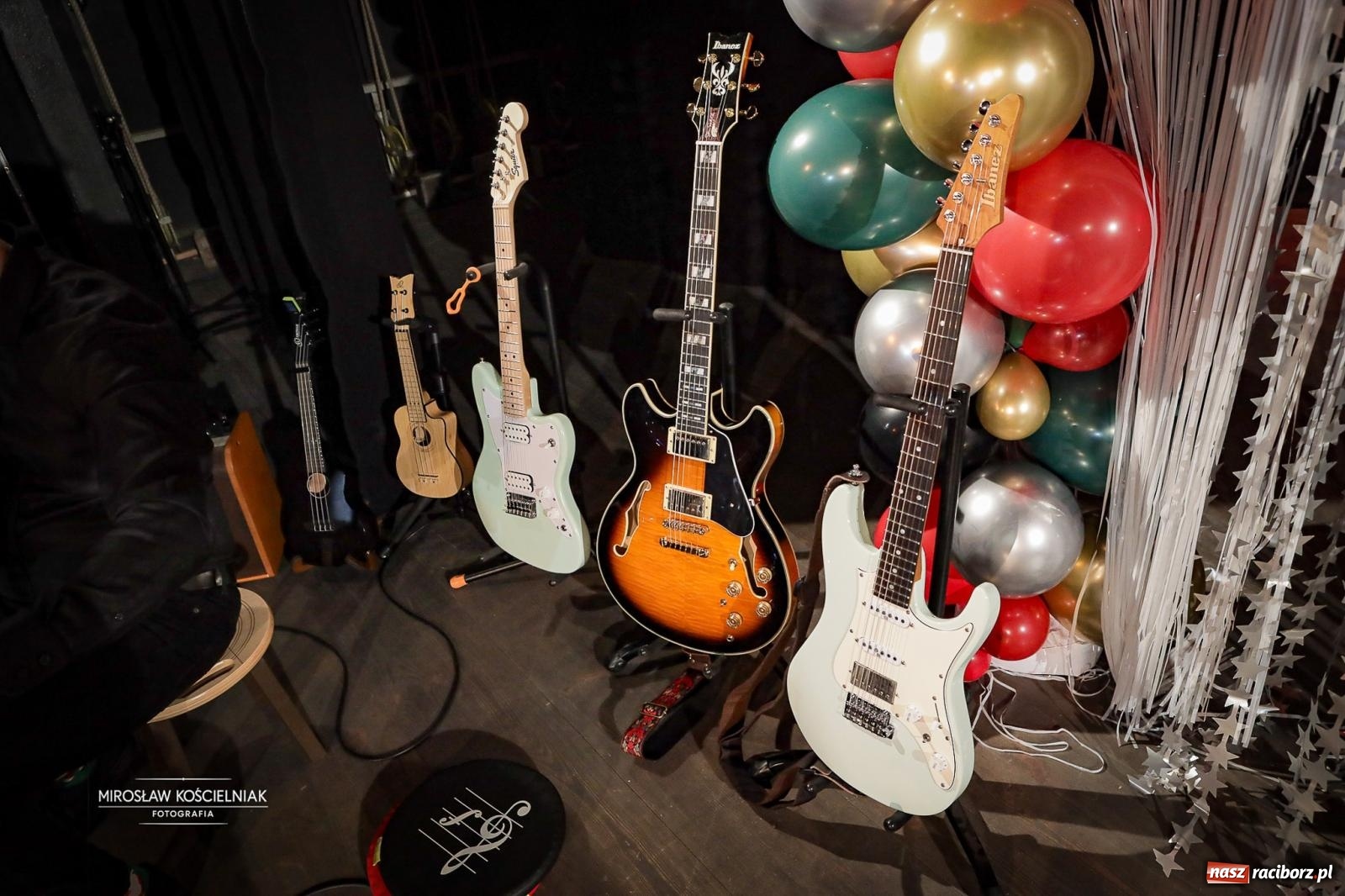 Zdjęcie w galerii na portalu naszraciborz.pl: Koncert noworoczny wychowanków Raciborskiej Fabryki Muzyki w DK Strzecha wiadomości z regionu