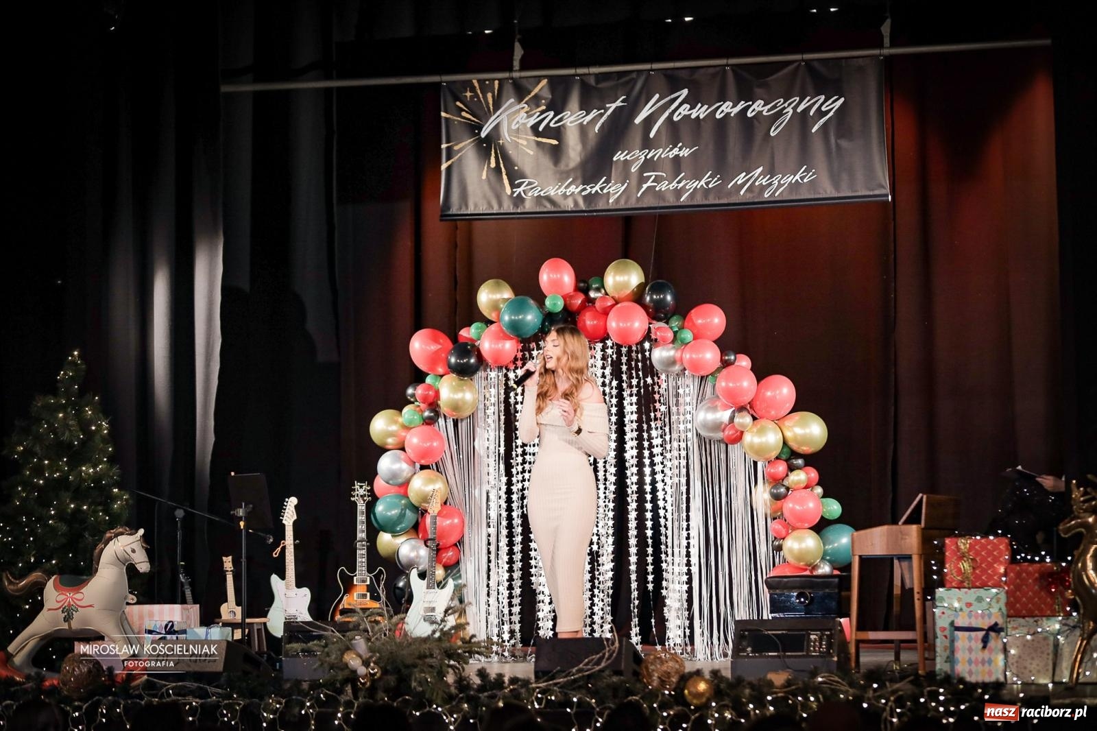 Zdjęcie w galerii na portalu naszraciborz.pl: Koncert noworoczny wychowanków Raciborskiej Fabryki Muzyki w DK Strzecha wiadomości z regionu