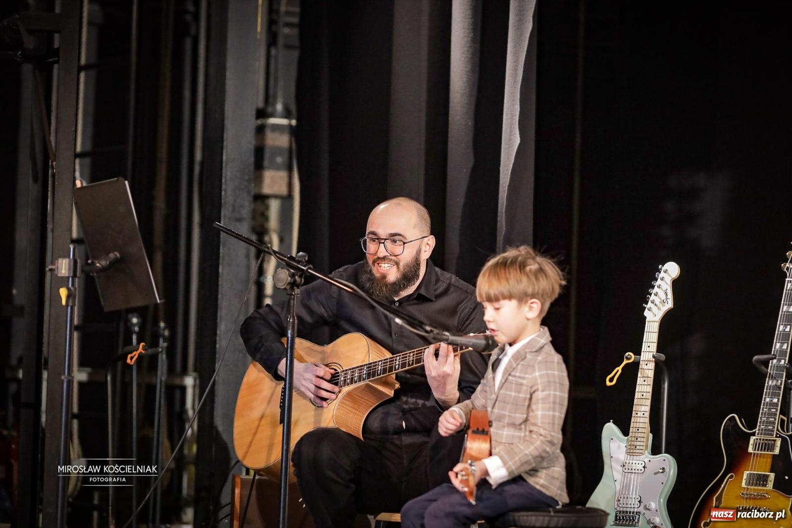 Zdjęcie w galerii na portalu naszraciborz.pl: Koncert noworoczny wychowanków Raciborskiej Fabryki Muzyki w DK Strzecha wiadomości z regionu