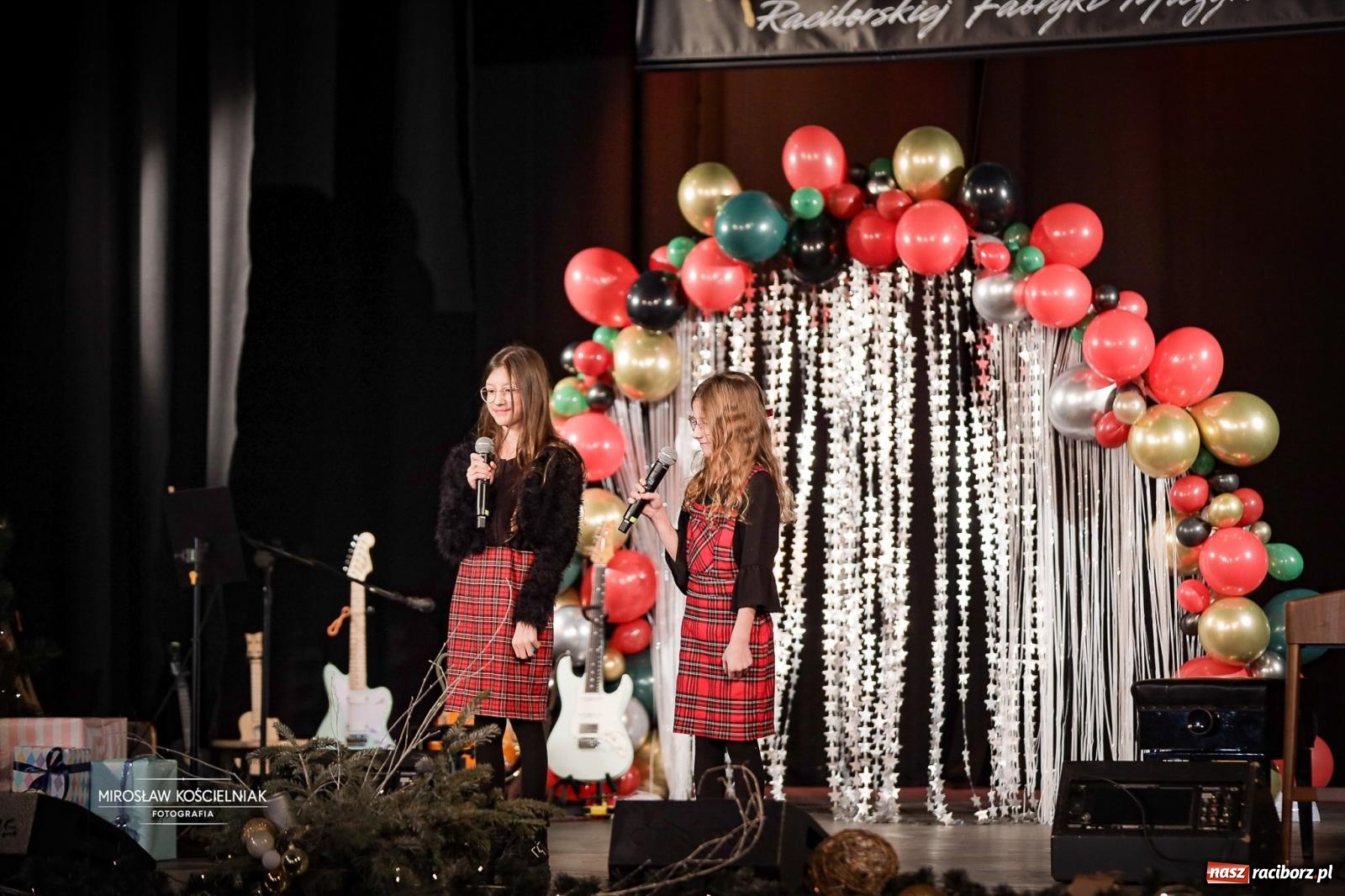 Zdjęcie w galerii na portalu naszraciborz.pl: Koncert noworoczny wychowanków Raciborskiej Fabryki Muzyki w DK Strzecha wiadomości z regionu