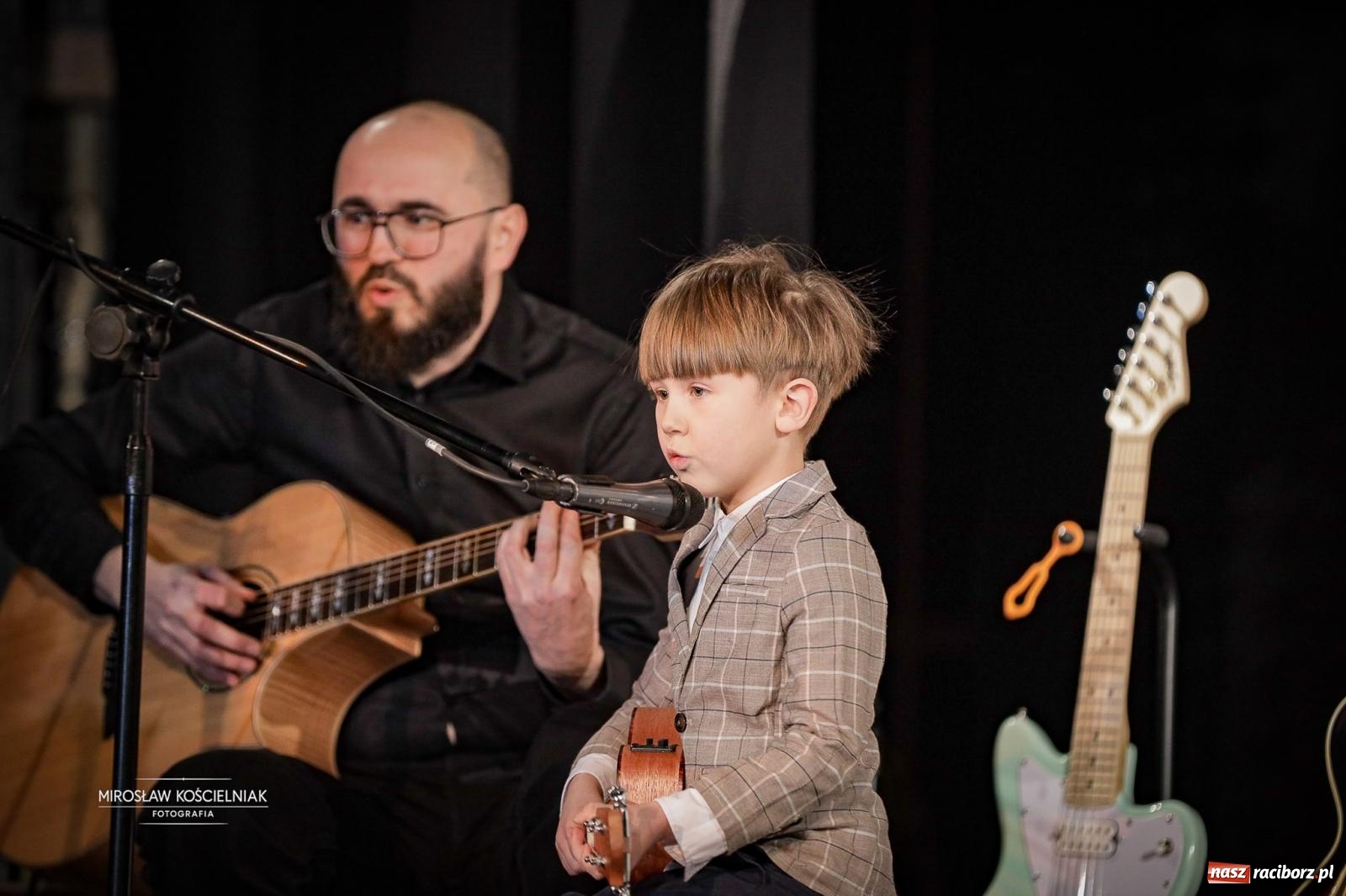 Zdjęcie w galerii na portalu naszraciborz.pl: Koncert noworoczny wychowanków Raciborskiej Fabryki Muzyki w DK Strzecha wiadomości z regionu