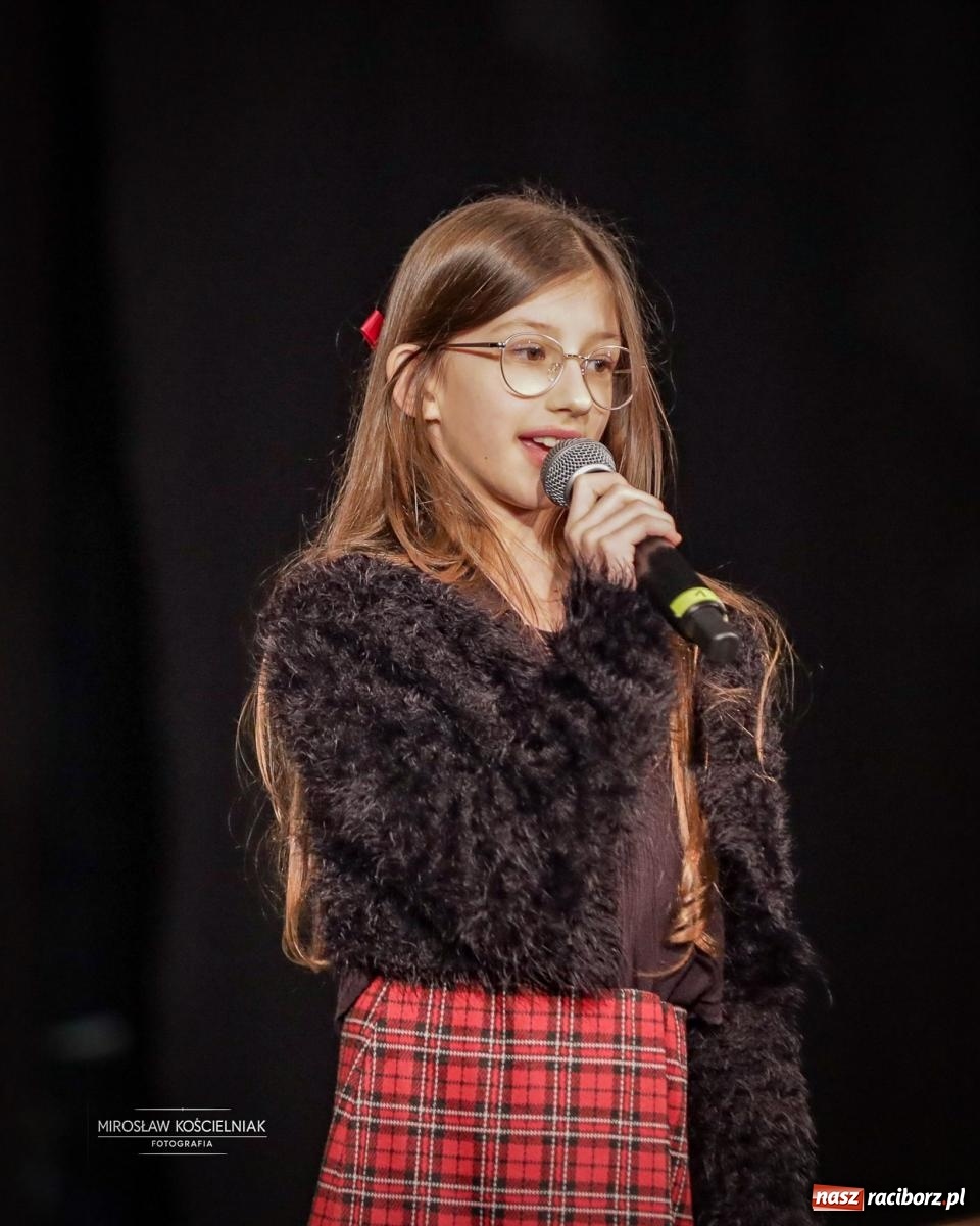 Zdjęcie w galerii na portalu naszraciborz.pl: Koncert noworoczny wychowanków Raciborskiej Fabryki Muzyki w DK Strzecha wiadomości z regionu