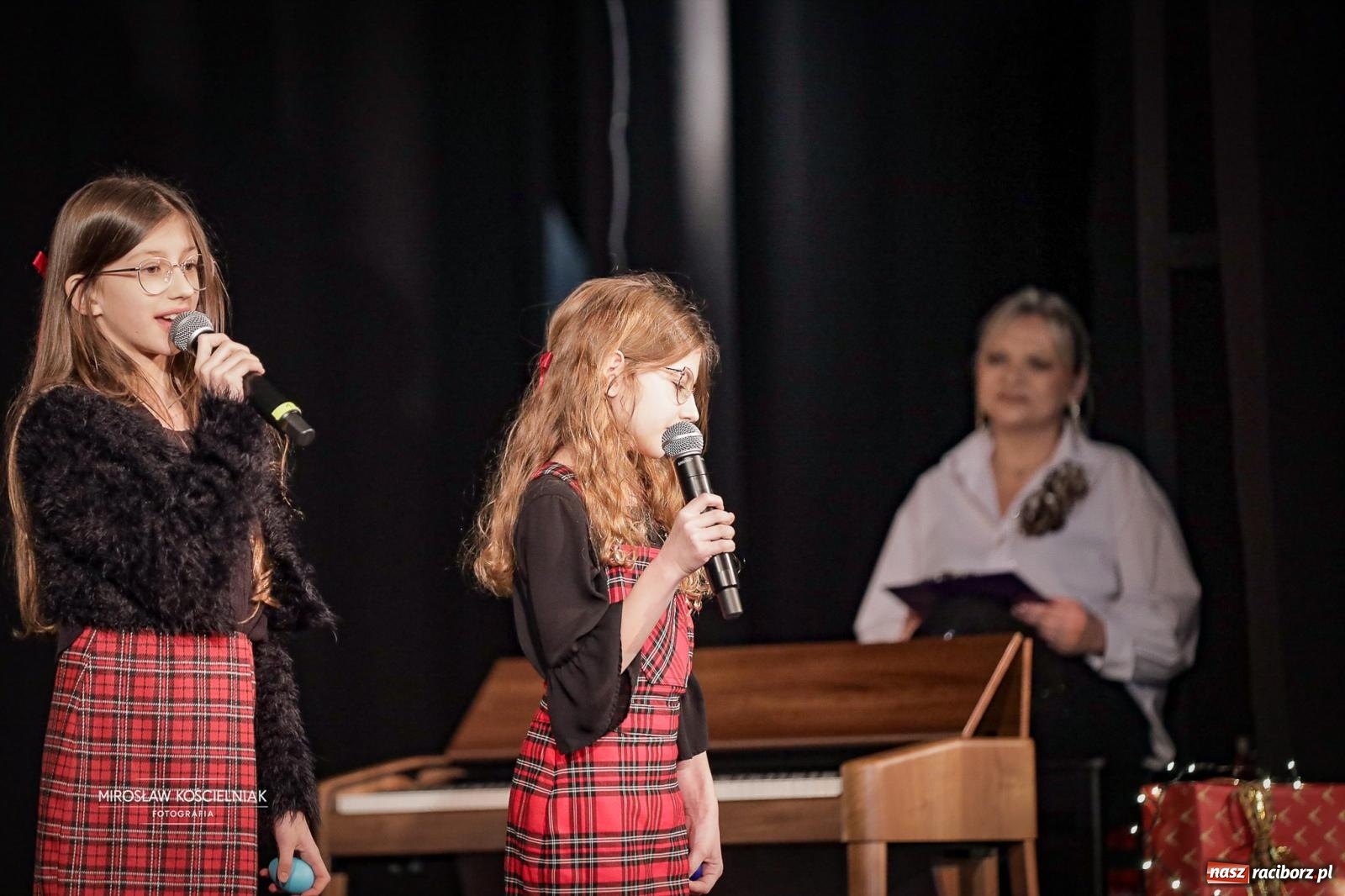 Zdjęcie w galerii na portalu naszraciborz.pl: Koncert noworoczny wychowanków Raciborskiej Fabryki Muzyki w DK Strzecha wiadomości z regionu