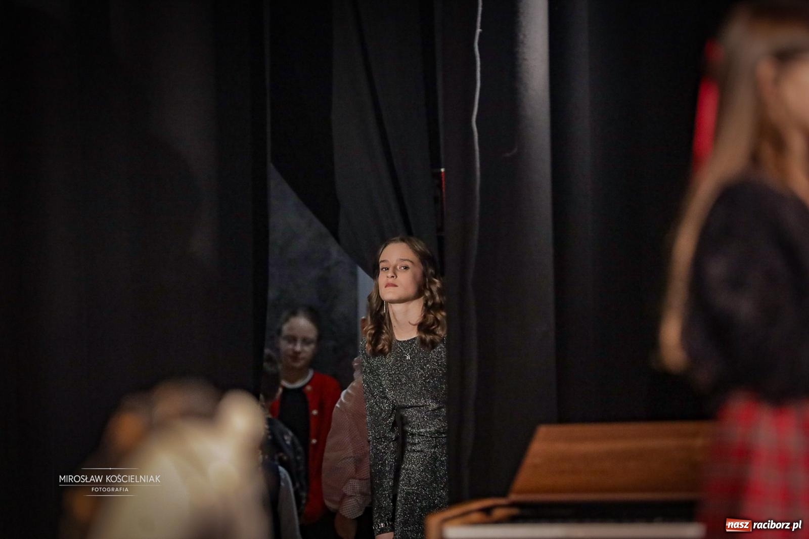 Zdjęcie w galerii na portalu naszraciborz.pl: Koncert noworoczny wychowanków Raciborskiej Fabryki Muzyki w DK Strzecha wiadomości z regionu