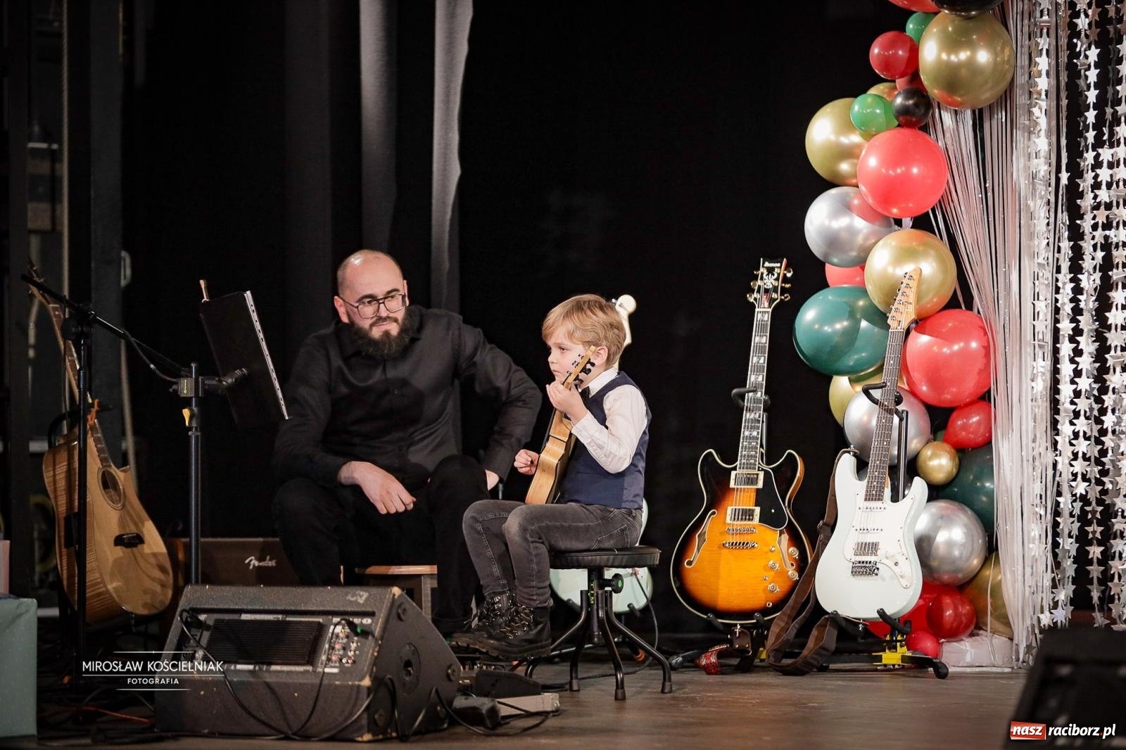 Zdjęcie w galerii na portalu naszraciborz.pl: Koncert noworoczny wychowanków Raciborskiej Fabryki Muzyki w DK Strzecha wiadomości z regionu
