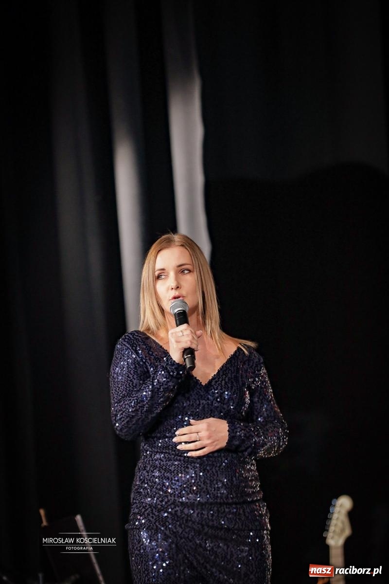 Zdjęcie w galerii na portalu naszraciborz.pl: Koncert noworoczny wychowanków Raciborskiej Fabryki Muzyki w DK Strzecha wiadomości z regionu