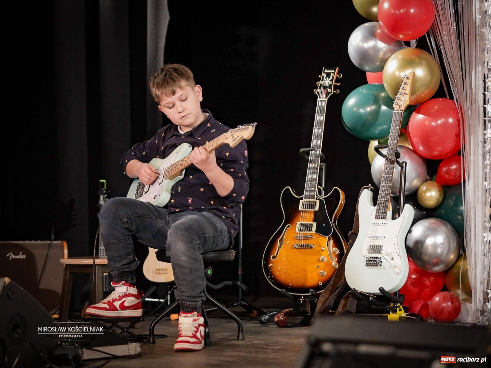 Zdjęcie w galerii na portalu naszraciborz.pl: Koncert noworoczny wychowanków Raciborskiej Fabryki Muzyki w DK Strzecha wiadomości z regionu