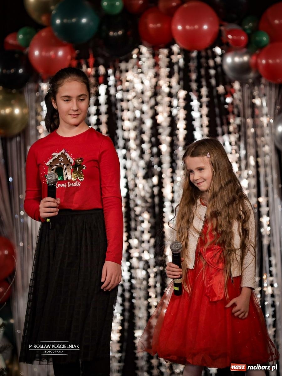 Zdjęcie w galerii na portalu naszraciborz.pl: Koncert noworoczny wychowanków Raciborskiej Fabryki Muzyki w DK Strzecha wiadomości z regionu