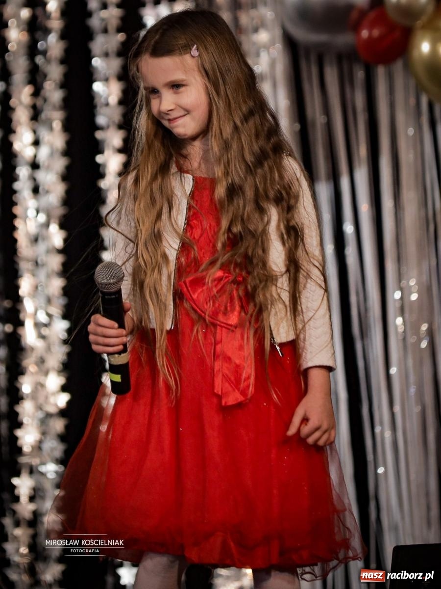 Zdjęcie w galerii na portalu naszraciborz.pl: Koncert noworoczny wychowanków Raciborskiej Fabryki Muzyki w DK Strzecha wiadomości z regionu