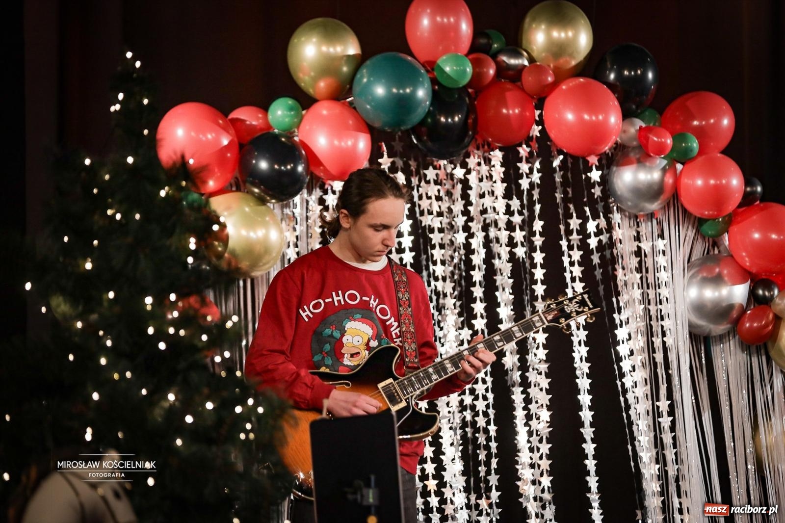 Zdjęcie w galerii na portalu naszraciborz.pl: Koncert noworoczny wychowanków Raciborskiej Fabryki Muzyki w DK Strzecha wiadomości z regionu