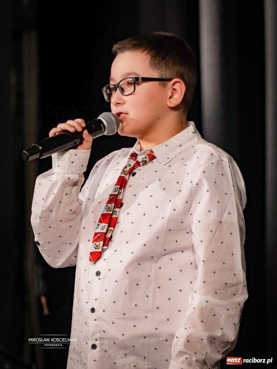 Zdjęcie w galerii na portalu naszraciborz.pl: Koncert noworoczny wychowanków Raciborskiej Fabryki Muzyki w DK Strzecha wiadomości z regionu