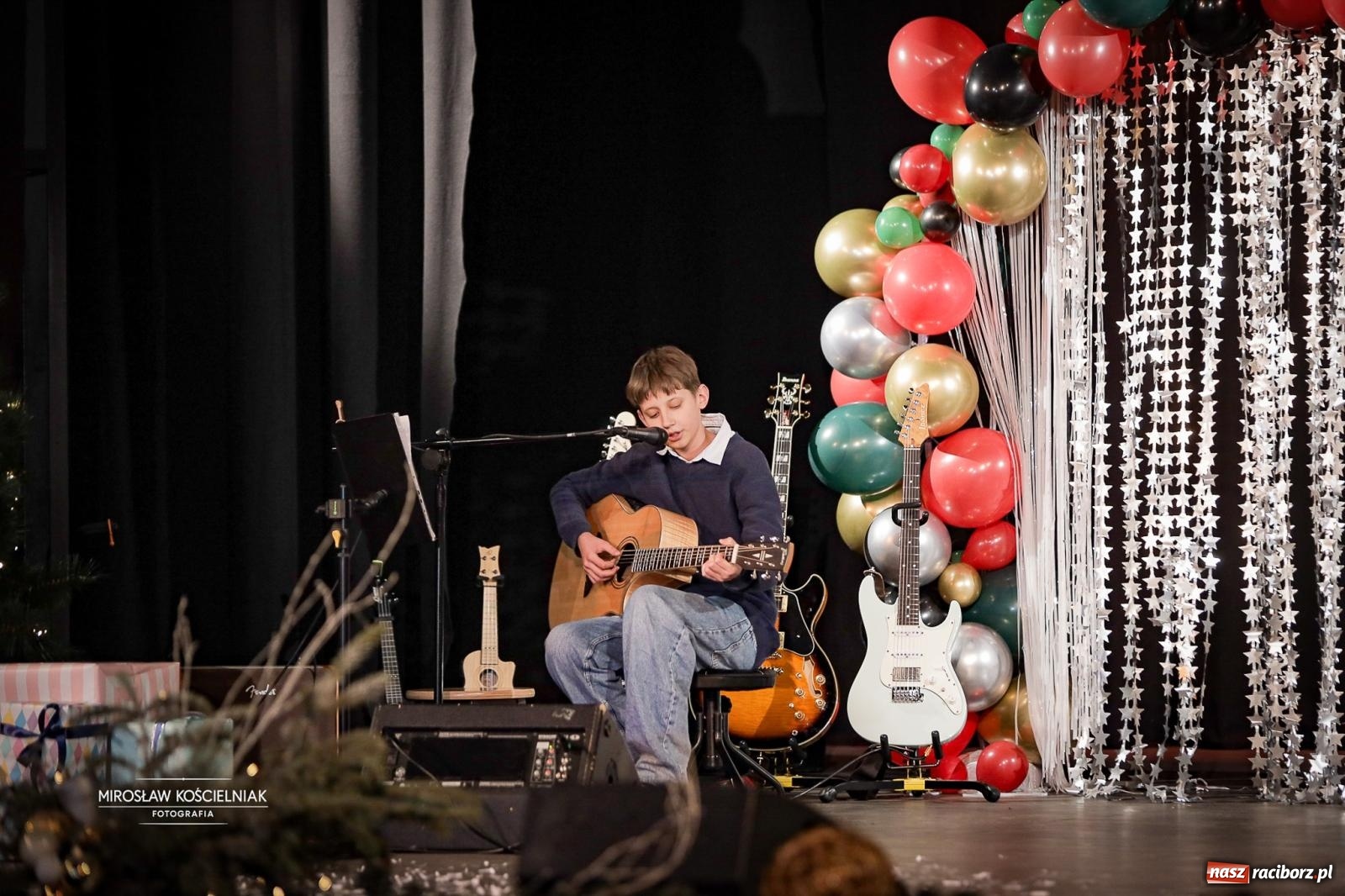 Zdjęcie w galerii na portalu naszraciborz.pl: Koncert noworoczny wychowanków Raciborskiej Fabryki Muzyki w DK Strzecha wiadomości z regionu