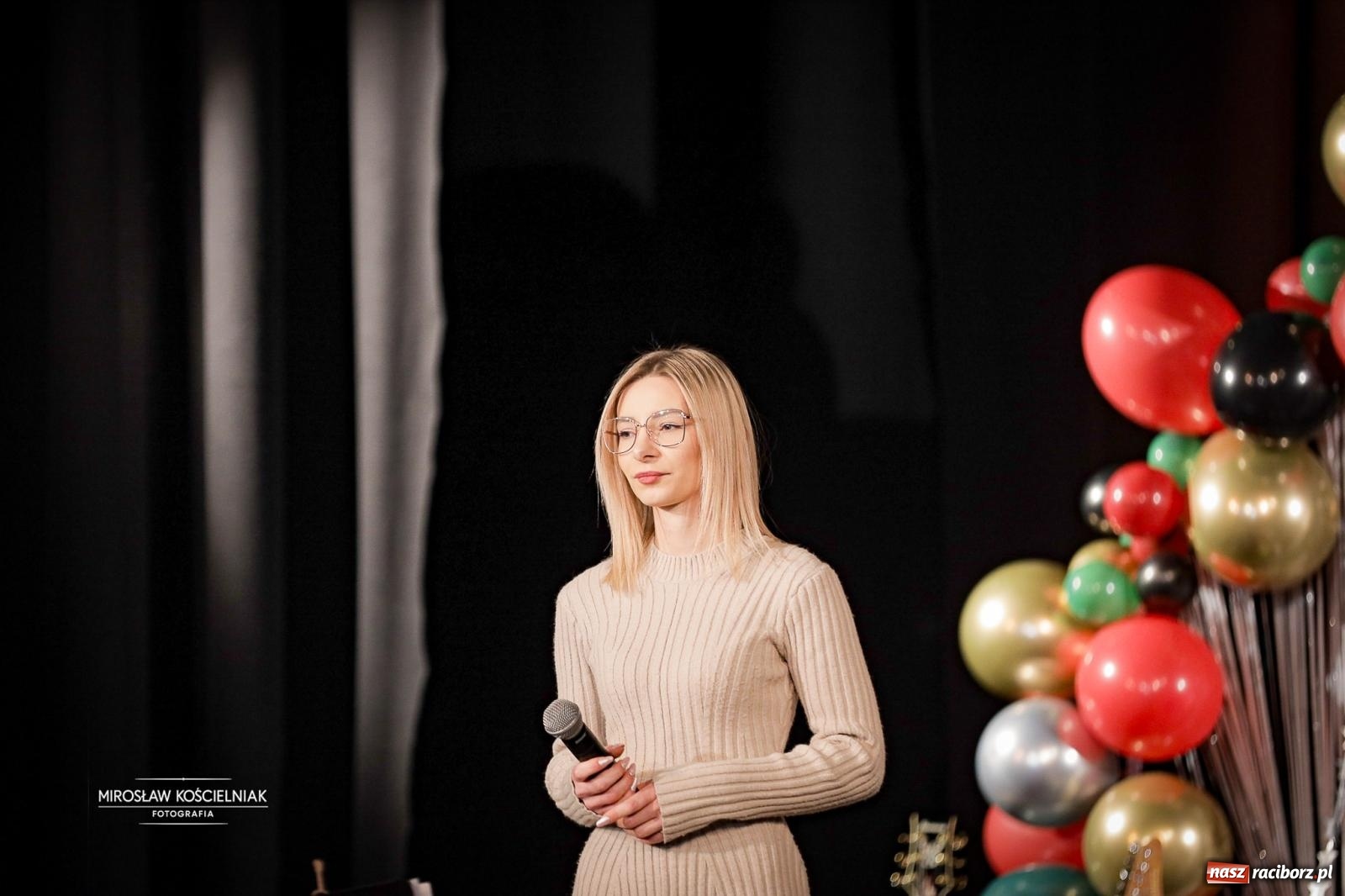 Zdjęcie w galerii na portalu naszraciborz.pl: Koncert noworoczny wychowanków Raciborskiej Fabryki Muzyki w DK Strzecha wiadomości z regionu