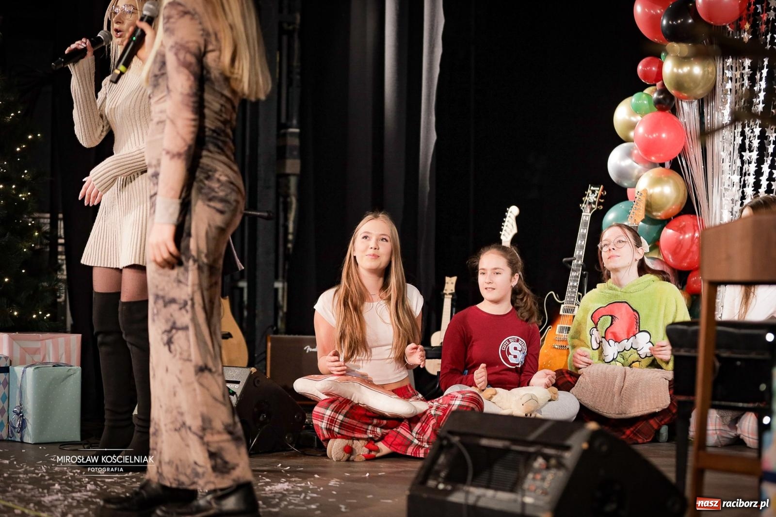 Zdjęcie w galerii na portalu naszraciborz.pl: Koncert noworoczny wychowanków Raciborskiej Fabryki Muzyki w DK Strzecha wiadomości z regionu