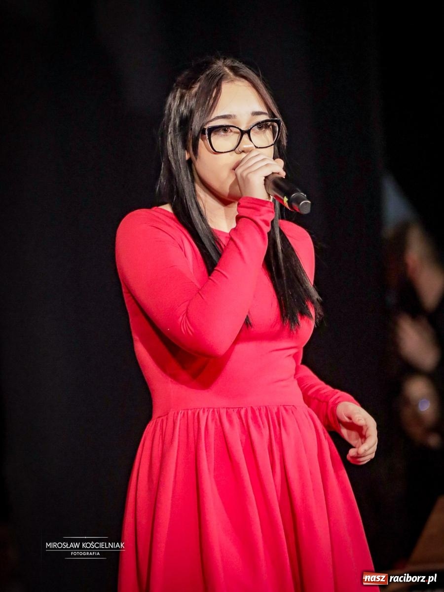 Zdjęcie w galerii na portalu naszraciborz.pl: Koncert noworoczny wychowanków Raciborskiej Fabryki Muzyki w DK Strzecha wiadomości z regionu