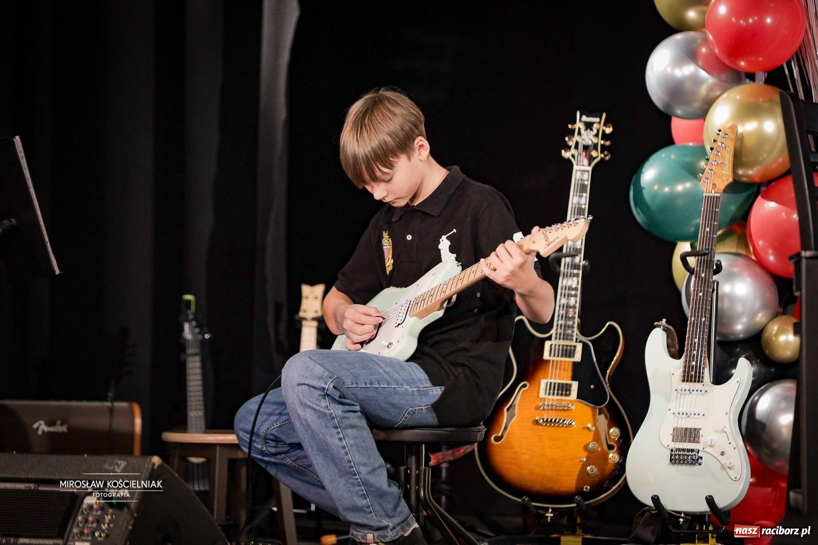 Zdjęcie w galerii na portalu naszraciborz.pl: Koncert noworoczny wychowanków Raciborskiej Fabryki Muzyki w DK Strzecha wiadomości z regionu