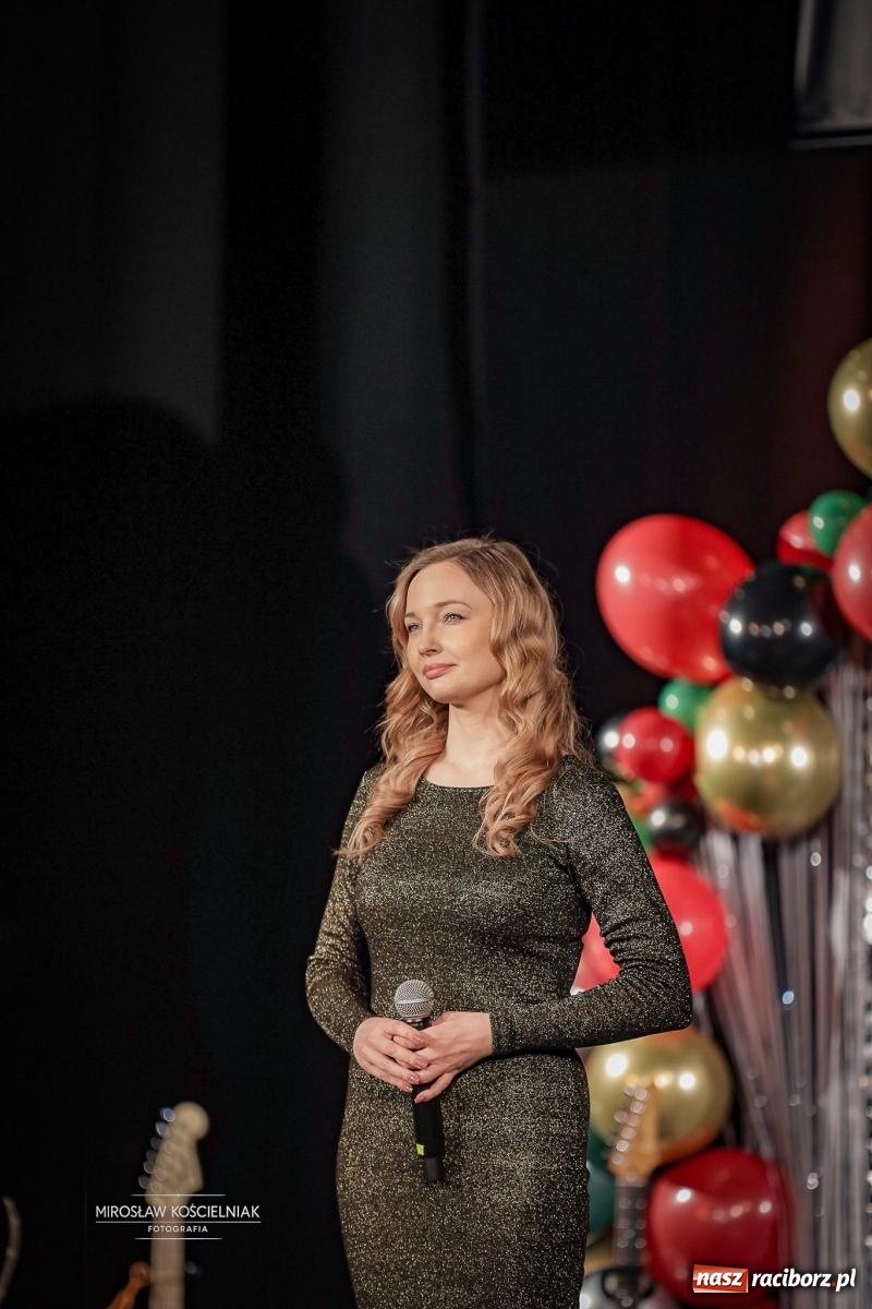 Zdjęcie w galerii na portalu naszraciborz.pl: Koncert noworoczny wychowanków Raciborskiej Fabryki Muzyki w DK Strzecha wiadomości z regionu