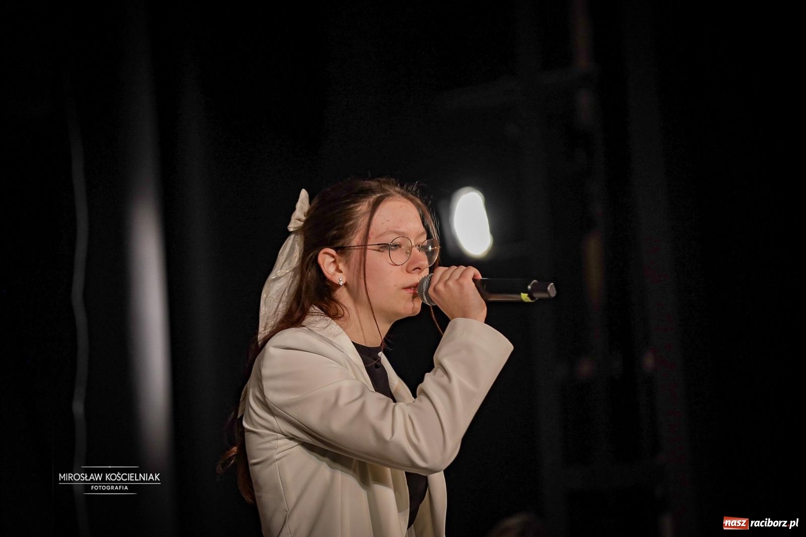 Zdjęcie w galerii na portalu naszraciborz.pl: Koncert noworoczny wychowanków Raciborskiej Fabryki Muzyki w DK Strzecha wiadomości z regionu