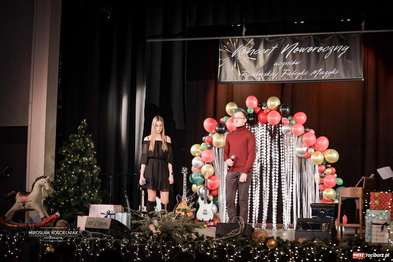 Zdjęcie w galerii na portalu naszraciborz.pl: Koncert noworoczny wychowanków Raciborskiej Fabryki Muzyki w DK Strzecha wiadomości z regionu