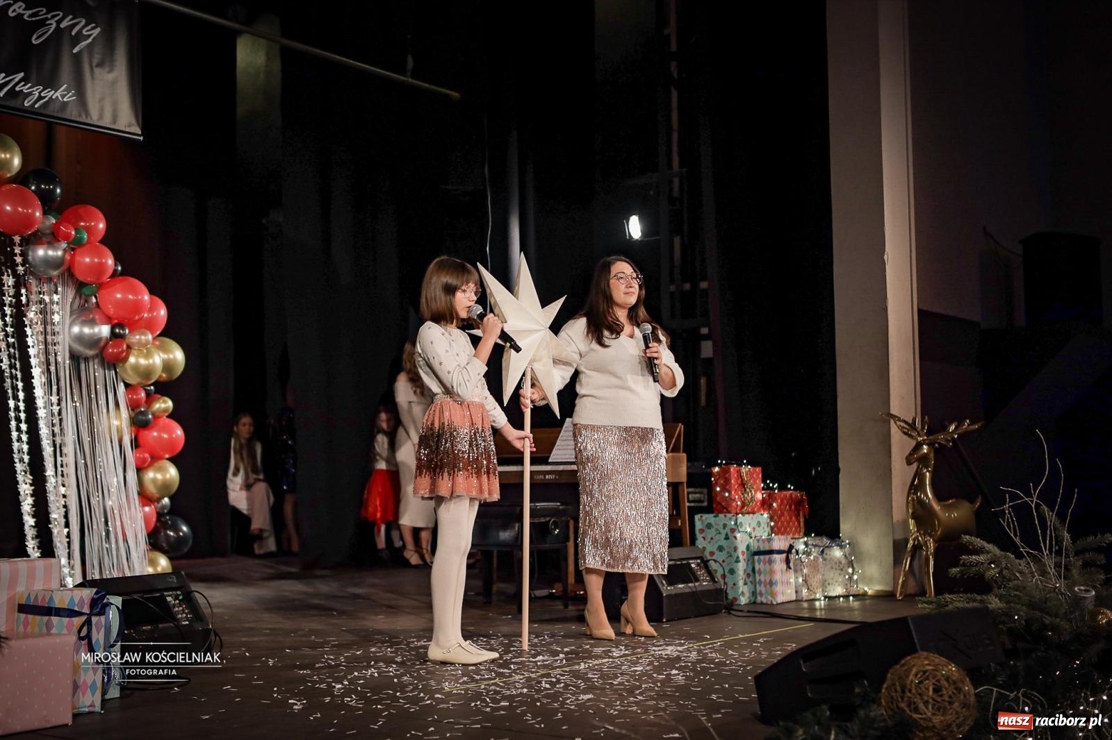 Zdjęcie w galerii na portalu naszraciborz.pl: Koncert noworoczny wychowanków Raciborskiej Fabryki Muzyki w DK Strzecha wiadomości z regionu