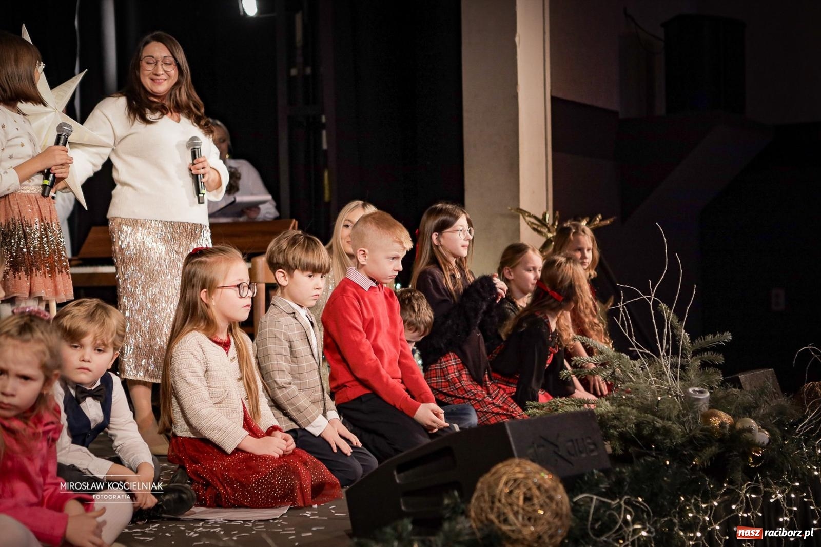 Zdjęcie w galerii na portalu naszraciborz.pl: Koncert noworoczny wychowanków Raciborskiej Fabryki Muzyki w DK Strzecha wiadomości z regionu