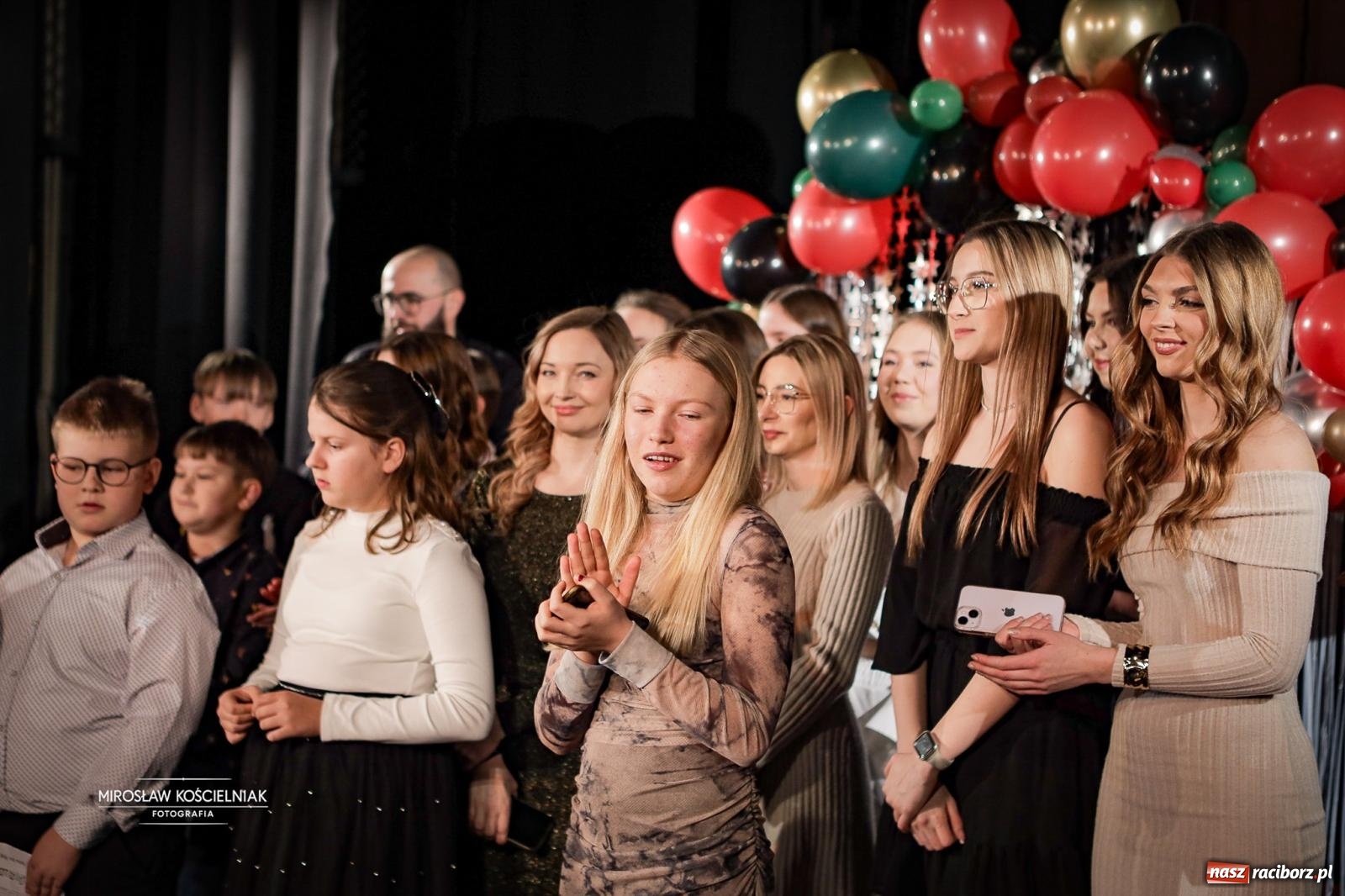 Zdjęcie w galerii na portalu naszraciborz.pl: Koncert noworoczny wychowanków Raciborskiej Fabryki Muzyki w DK Strzecha wiadomości z regionu