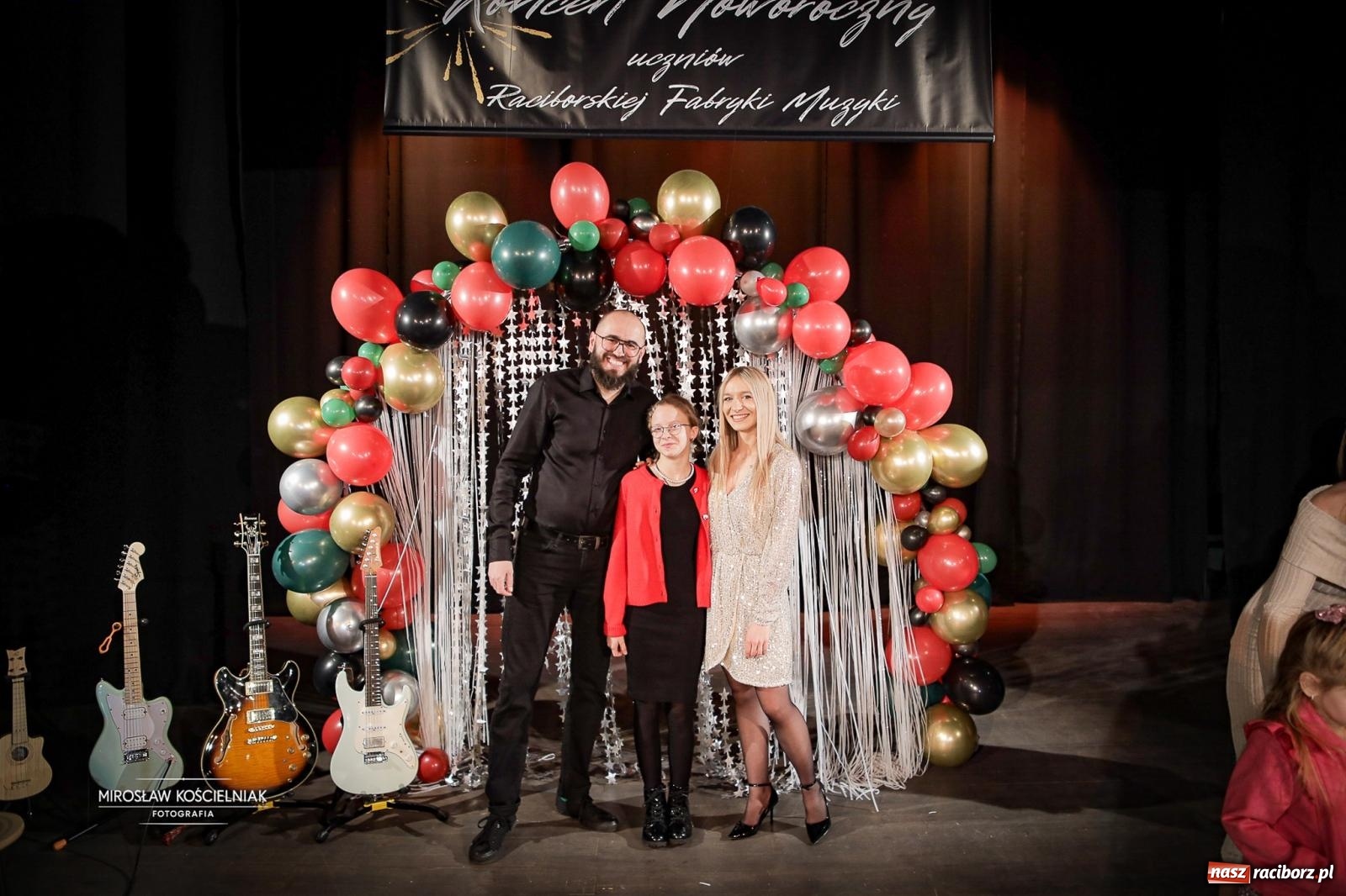 Zdjęcie w galerii na portalu naszraciborz.pl: Koncert noworoczny wychowanków Raciborskiej Fabryki Muzyki w DK Strzecha wiadomości z regionu