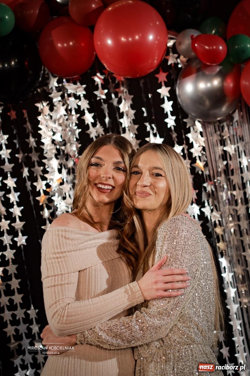 Zdjęcie w galerii na portalu naszraciborz.pl: Koncert noworoczny wychowanków Raciborskiej Fabryki Muzyki w DK Strzecha wiadomości z regionu