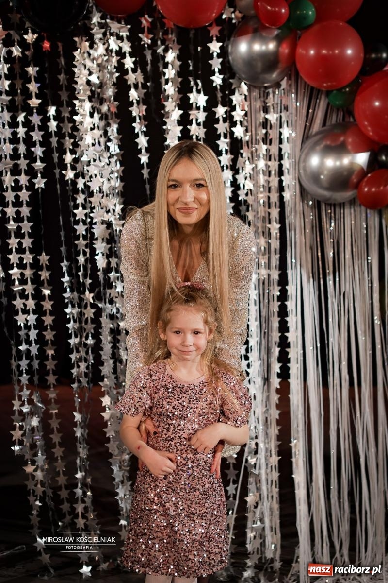 Zdjęcie w galerii na portalu naszraciborz.pl: Koncert noworoczny wychowanków Raciborskiej Fabryki Muzyki w DK Strzecha wiadomości z regionu