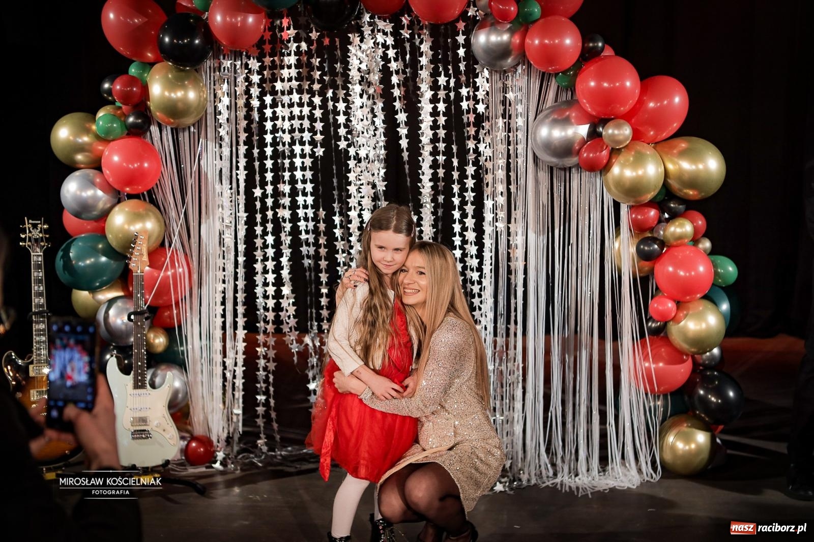 Zdjęcie w galerii na portalu naszraciborz.pl: Koncert noworoczny wychowanków Raciborskiej Fabryki Muzyki w DK Strzecha wiadomości z regionu