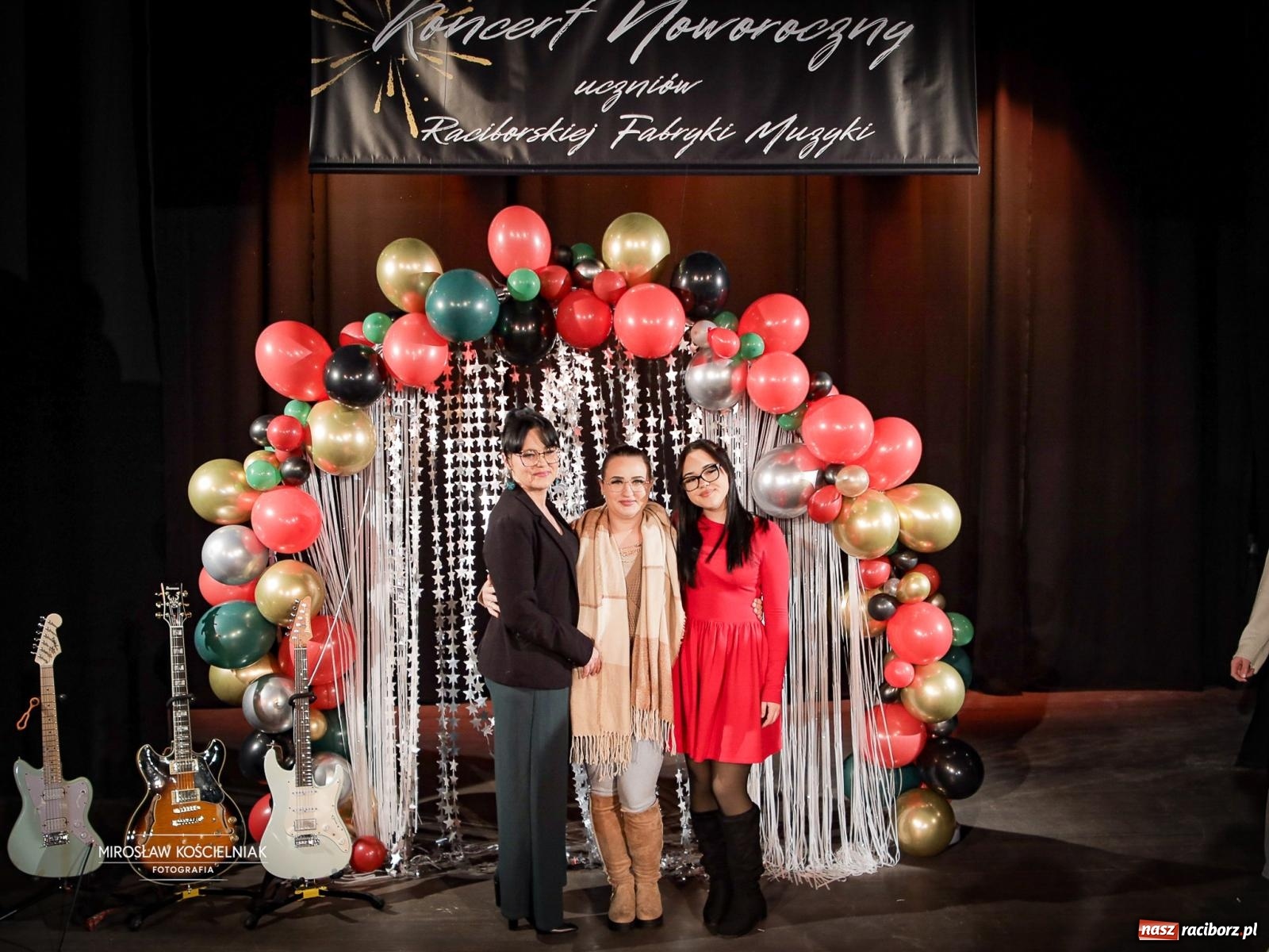 Zdjęcie w galerii na portalu naszraciborz.pl: Koncert noworoczny wychowanków Raciborskiej Fabryki Muzyki w DK Strzecha wiadomości z regionu