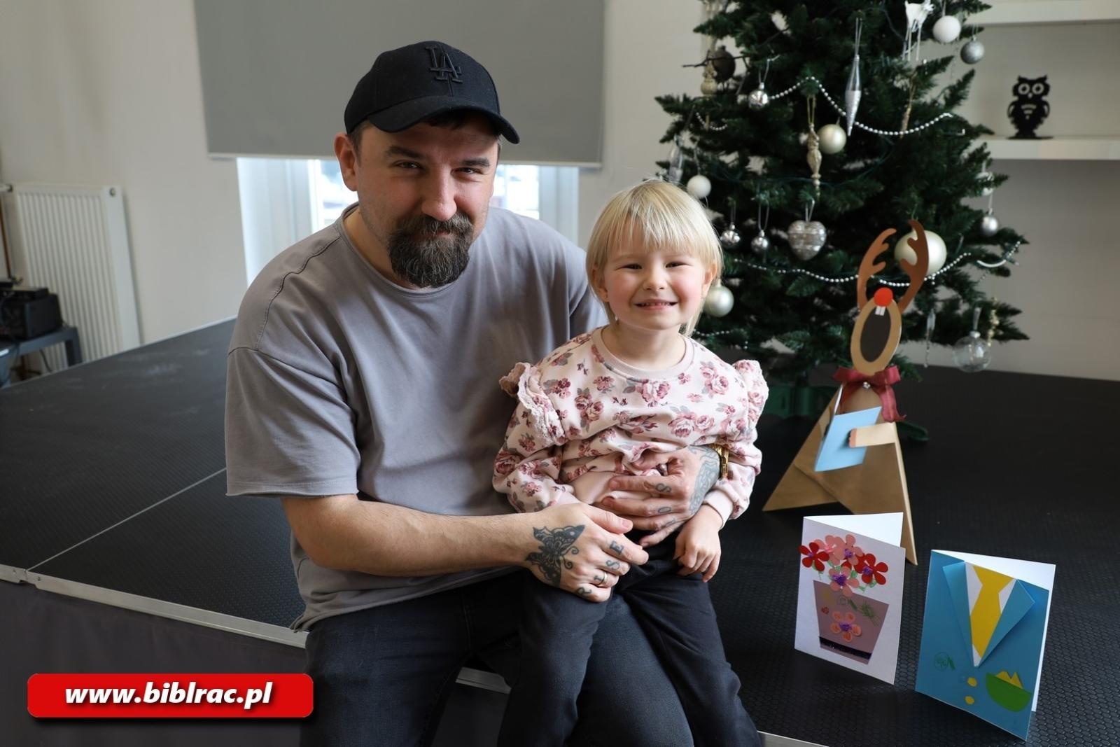 Zdjęcie w galerii na portalu naszraciborz.pl: Biblioteczny Klub Ojca dla Babci i Dziadka wiadomości z regionu