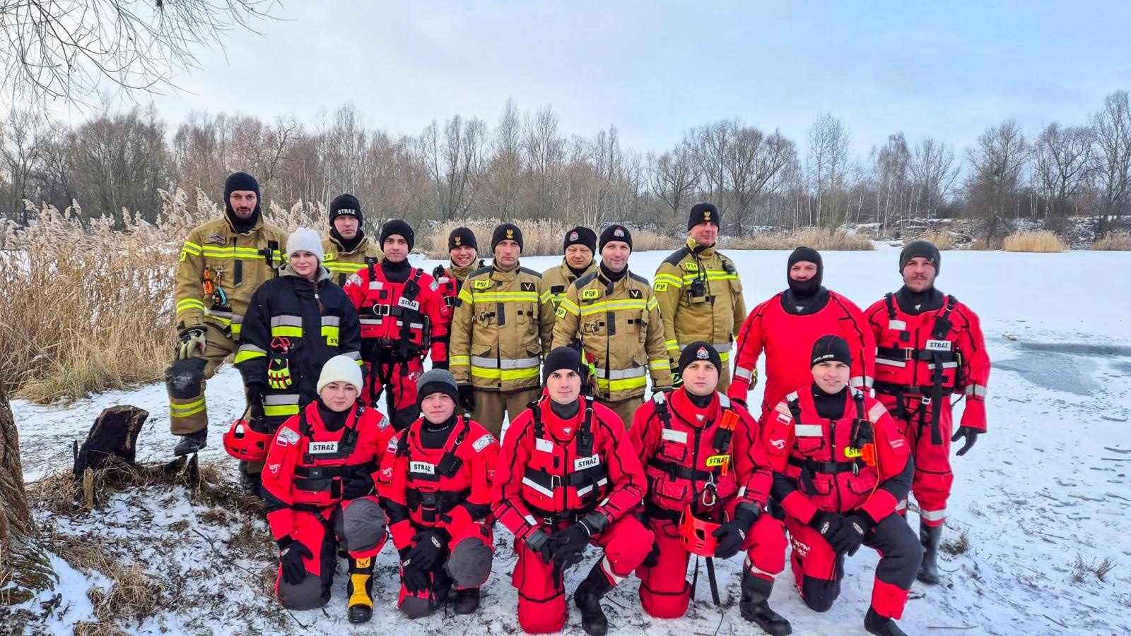 Zdjęcie w galerii na portalu naszraciborz.pl: Nowy rok, nowe wyzwania. Strażacy OSP Krzyżanowice szkolili się z ratownictwa lodowego wiadomości z regionu