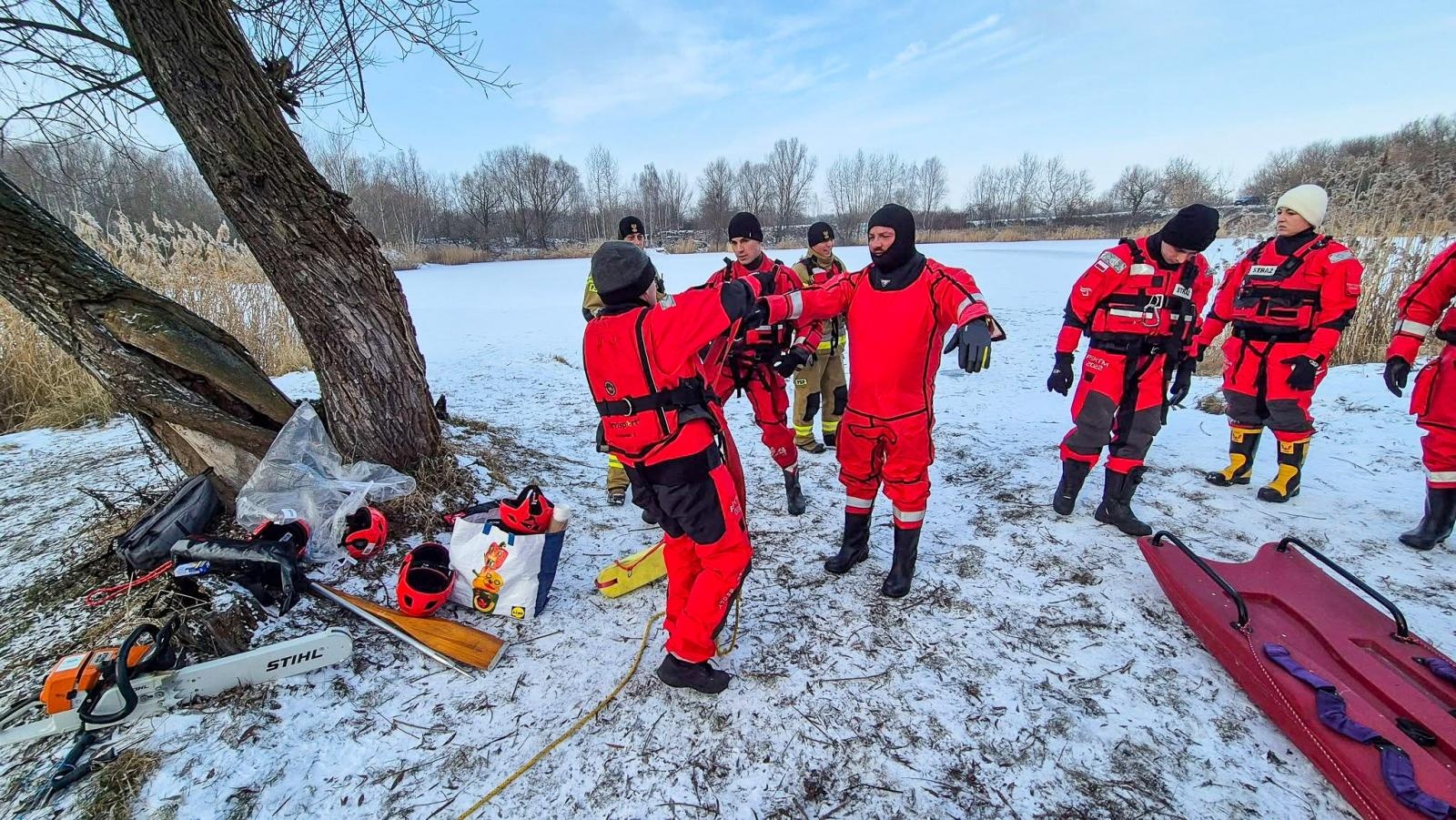 Zdjęcie w galerii na portalu naszraciborz.pl: Nowy rok, nowe wyzwania. Strażacy OSP Krzyżanowice szkolili się z ratownictwa lodowego wiadomości z regionu