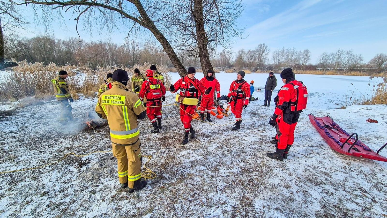 Zdjęcie w galerii na portalu naszraciborz.pl: Nowy rok, nowe wyzwania. Strażacy OSP Krzyżanowice szkolili się z ratownictwa lodowego wiadomości z regionu