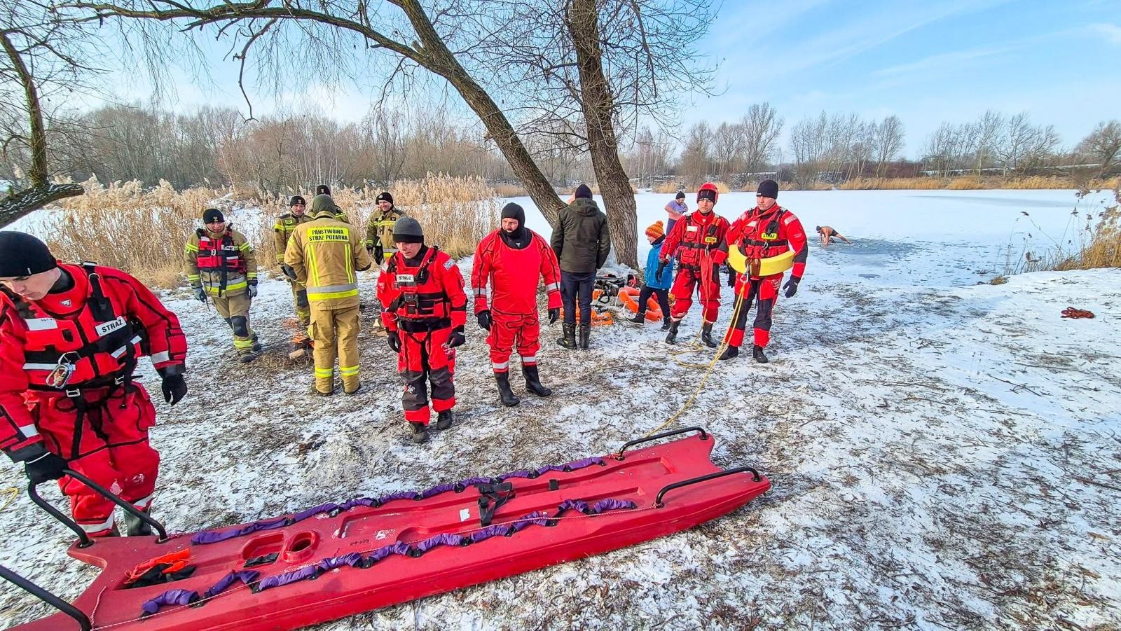 Zdjęcie w galerii na portalu naszraciborz.pl: Nowy rok, nowe wyzwania. Strażacy OSP Krzyżanowice szkolili się z ratownictwa lodowego wiadomości z regionu