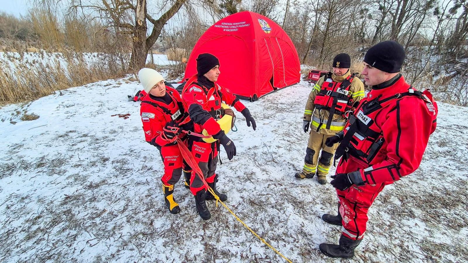 Zdjęcie w galerii na portalu naszraciborz.pl: Nowy rok, nowe wyzwania. Strażacy OSP Krzyżanowice szkolili się z ratownictwa lodowego wiadomości z regionu