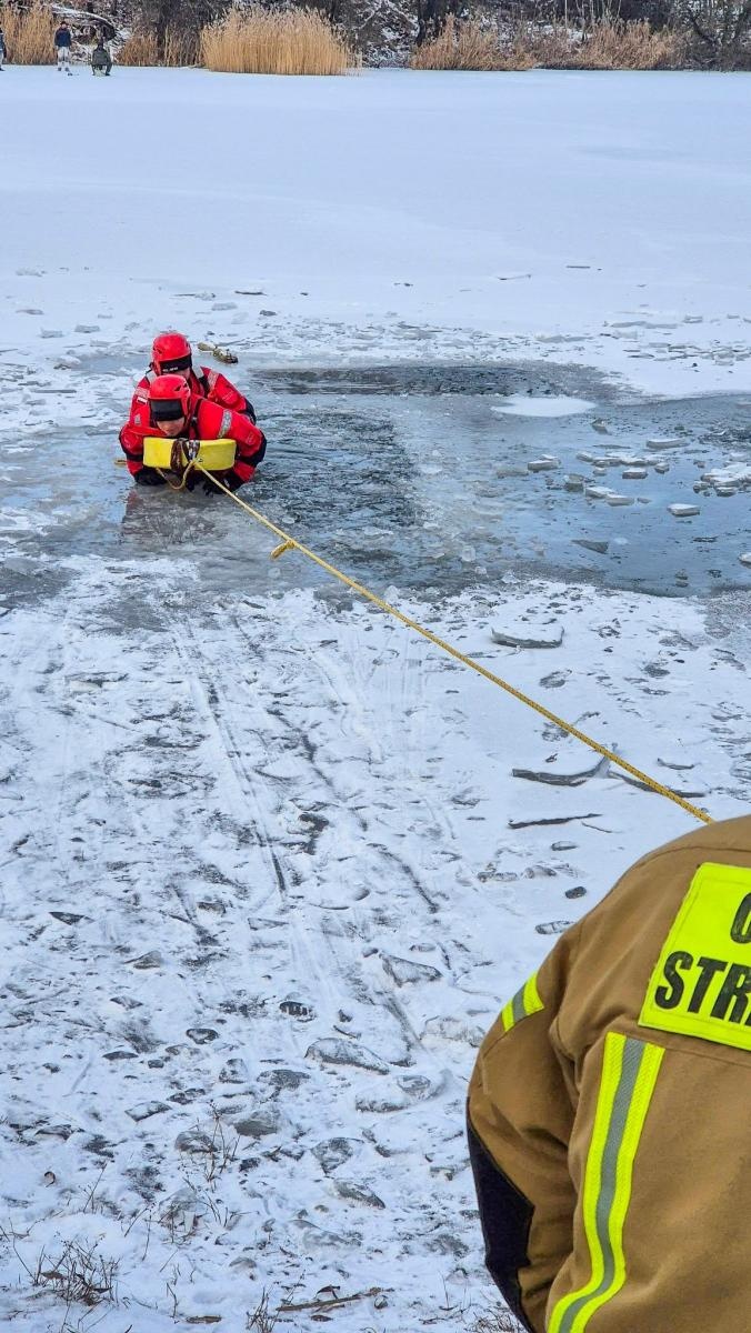 Zdjęcie w galerii na portalu naszraciborz.pl: Nowy rok, nowe wyzwania. Strażacy OSP Krzyżanowice szkolili się z ratownictwa lodowego wiadomości z regionu