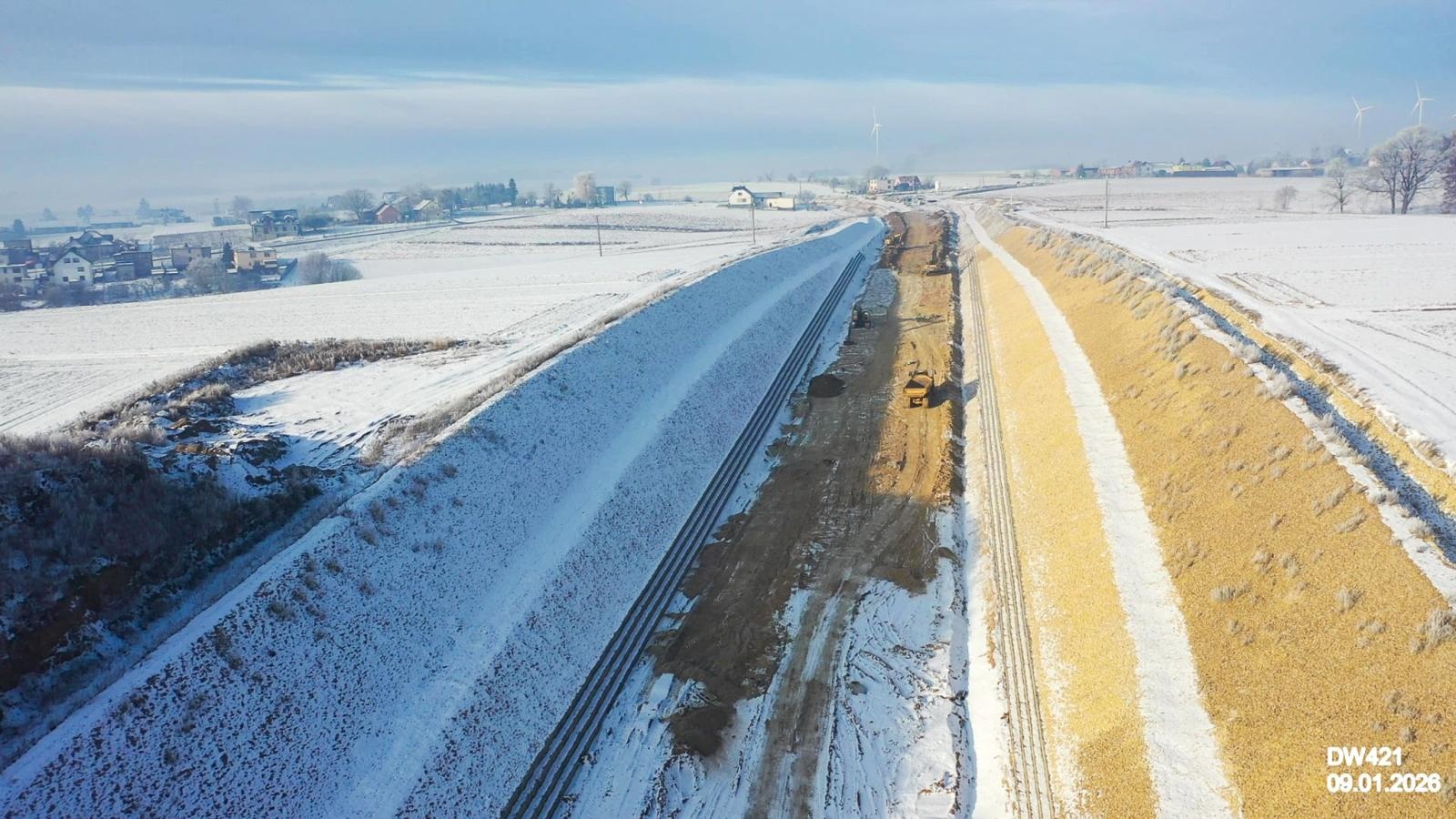 Zdjęcie w galerii na portalu naszraciborz.pl: Budowa nowego mostu pod Raciborzem postępuje mimo zimy – przeprawa ma być gotowa w styczniu 2027 r. wiadomości z regionu