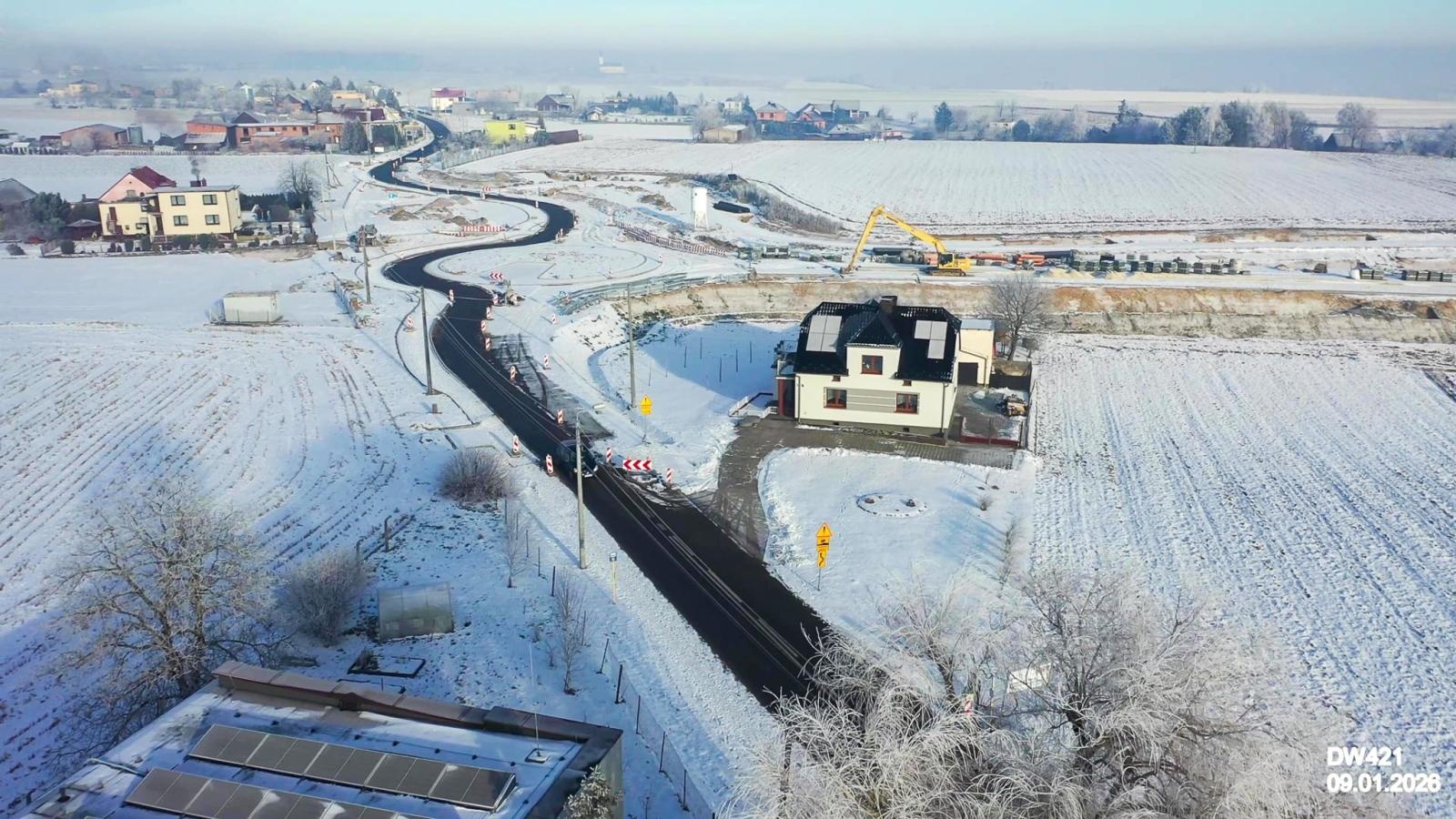 Zdjęcie w galerii na portalu naszraciborz.pl: Budowa nowego mostu pod Raciborzem postępuje mimo zimy – przeprawa ma być gotowa w styczniu 2027 r. wiadomości z regionu
